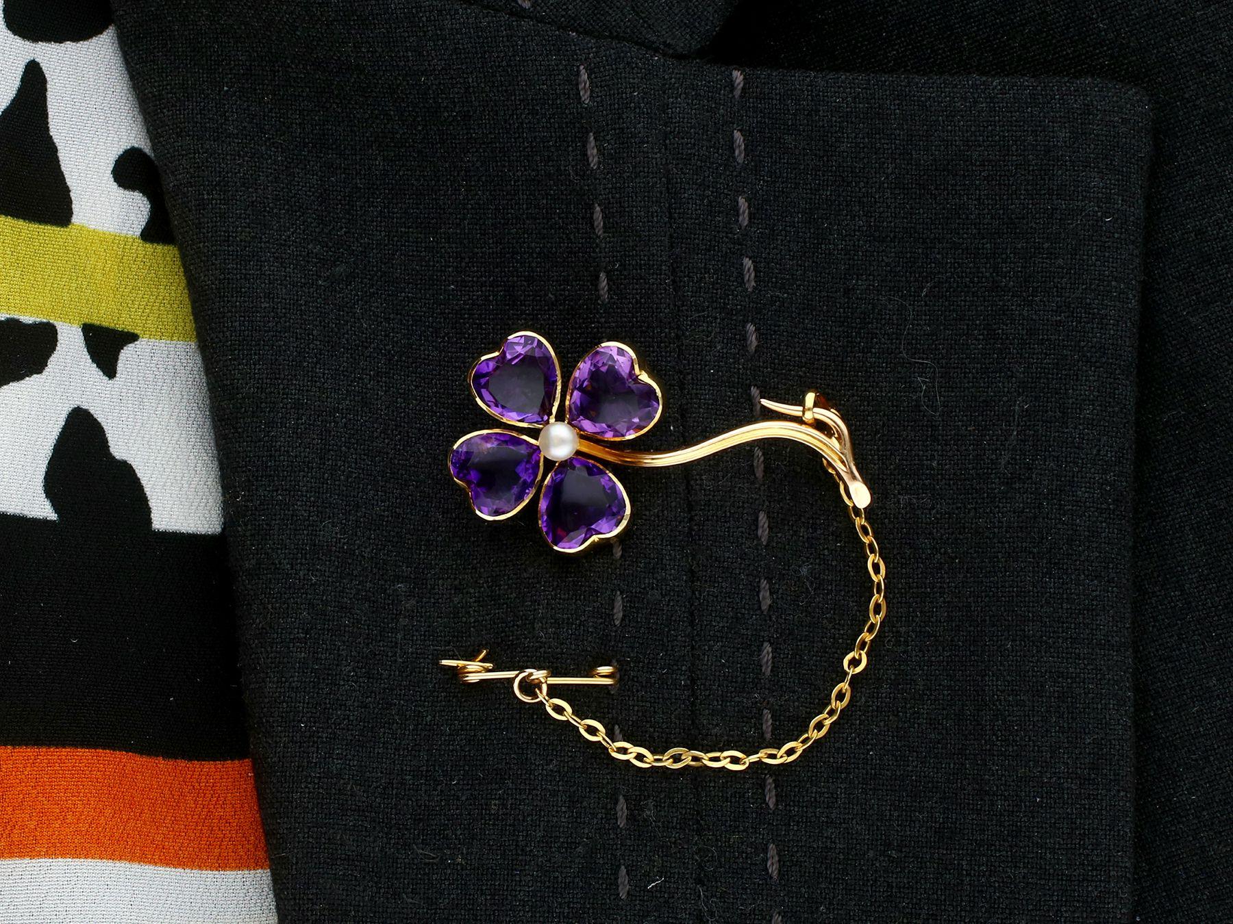 Antique 4.25 Carat Amethyst and Pearl 15k Yellow Gold Four-Leaf Clover Brooch For Sale 2