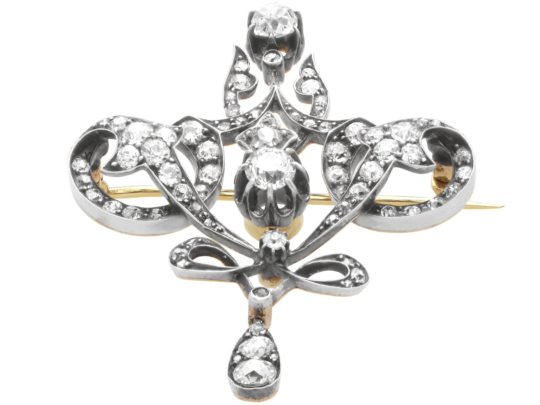 Antico ciondolo/spilla in oro giallo 15k e diamanti da 4,27 carati Circa 1910 in vendita 1
