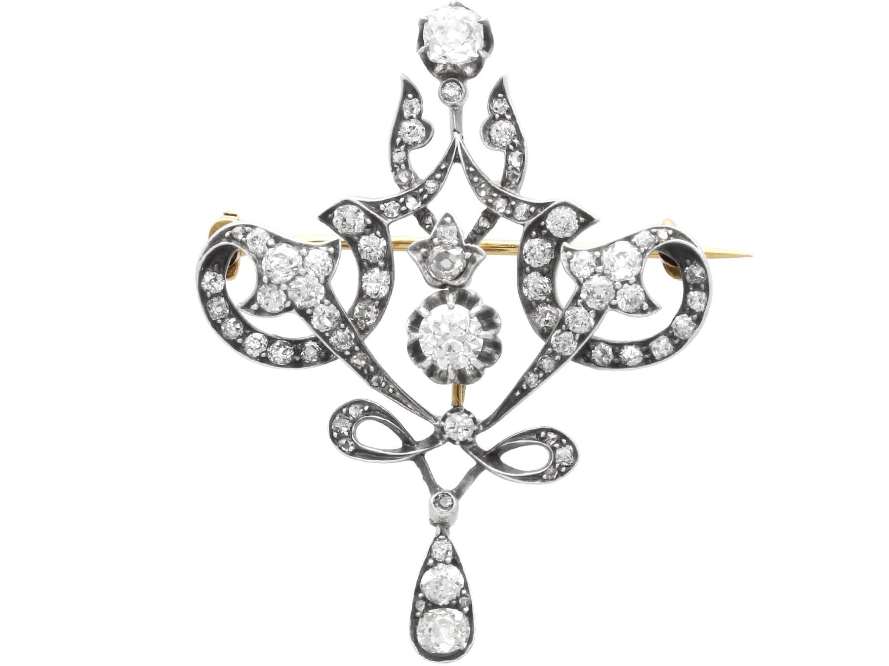 Antico ciondolo/spilla in oro giallo 15k e diamanti da 4,27 carati Circa 1910 in vendita 2
