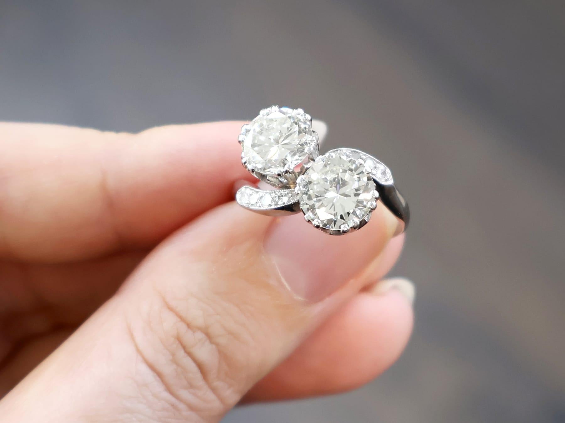 Taglio rotondo Antico anello a tortiglione in platino e diamanti da 4,27 carati Circa 1930 in vendita