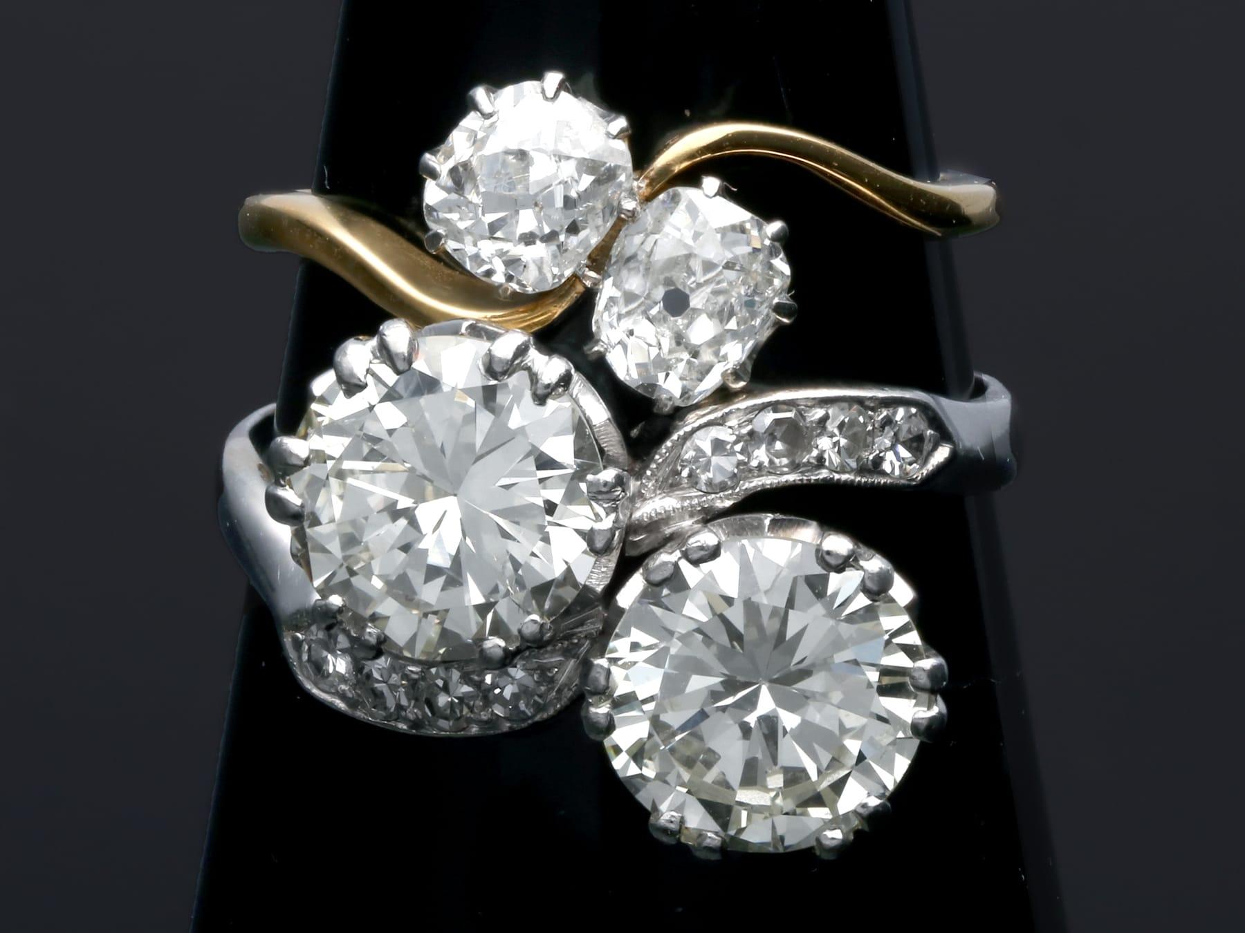 Antico anello a tortiglione in platino e diamanti da 4,27 carati Circa 1930 in vendita 1