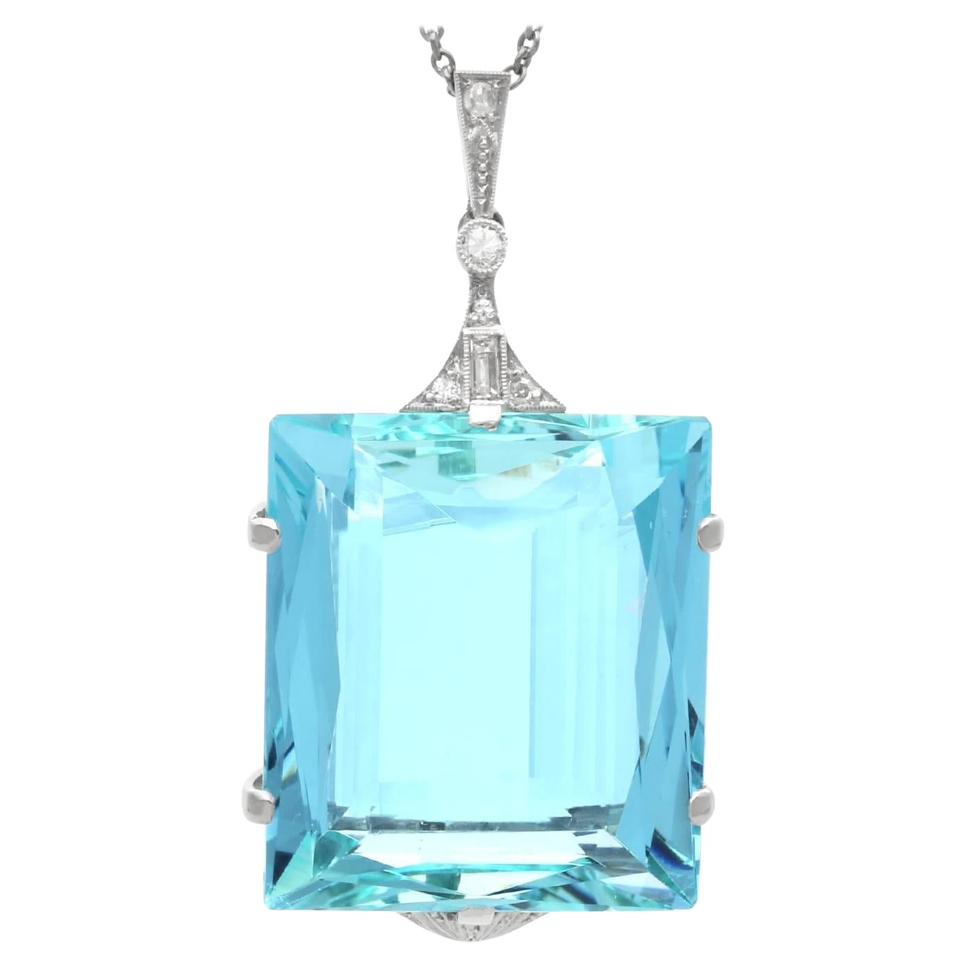 Pendentif ancien en or blanc 9 carats avec aigue-marine de 42,88 carats et diamants de 0,10 carat