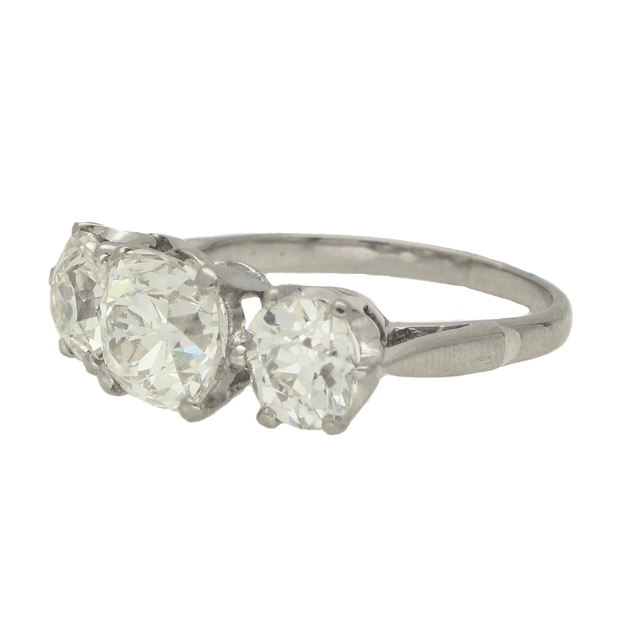 Taglio vecchia miniera Antique 4.33ct Old Mine Cut Diamond Three Stone Ring in 18k White Gold in vendita