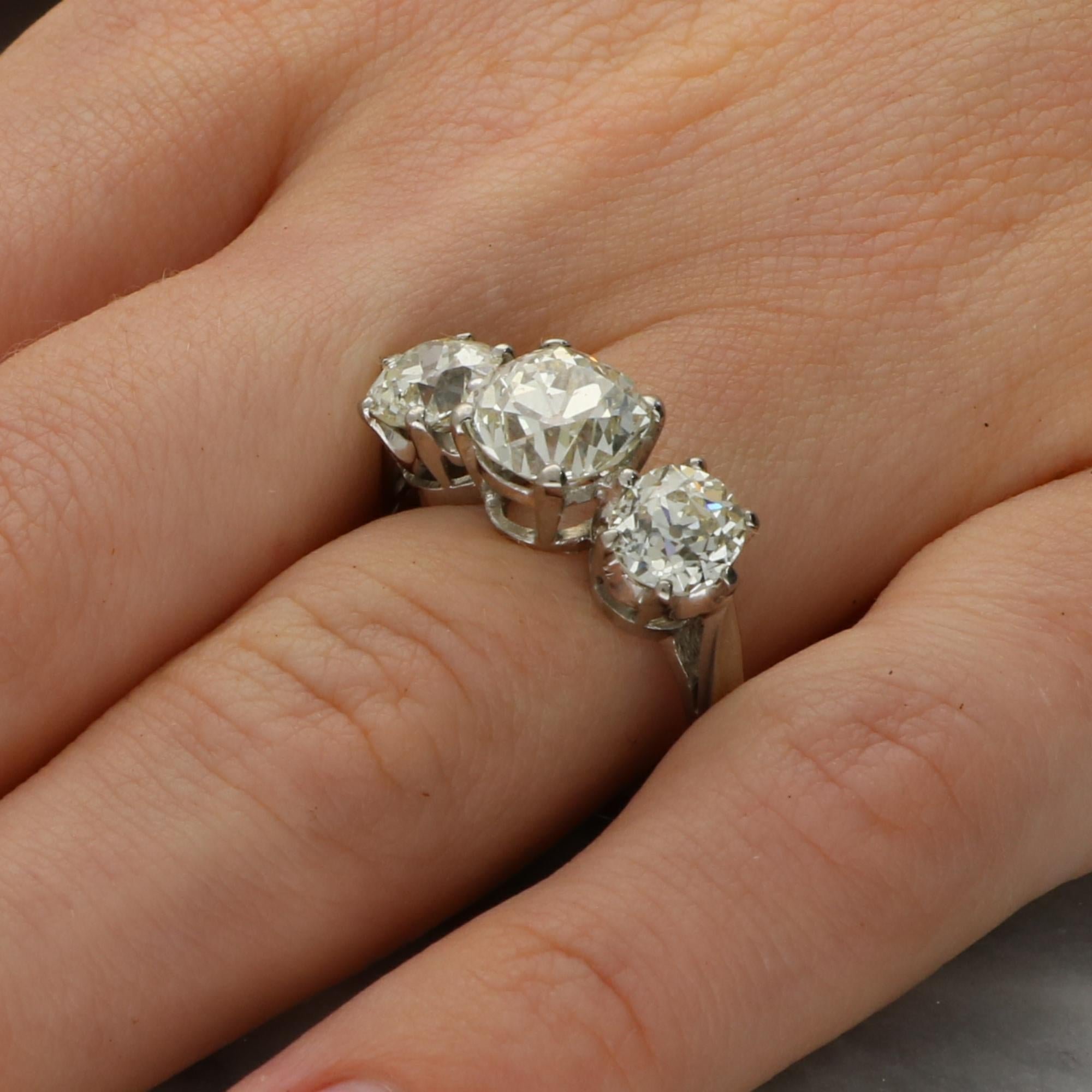 Antique 4.33ct Old Mine Cut Diamond Three Stone Ring in 18k White Gold in vendita 2