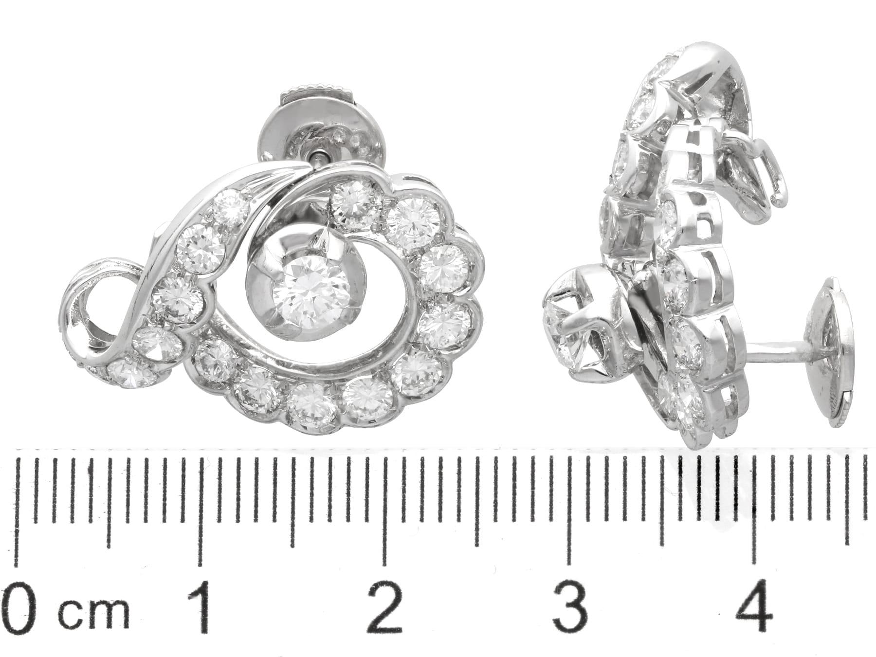 Boucles d'oreilles anciennes en platine et diamants de 4,35 carats, c. 1935 en vente 2