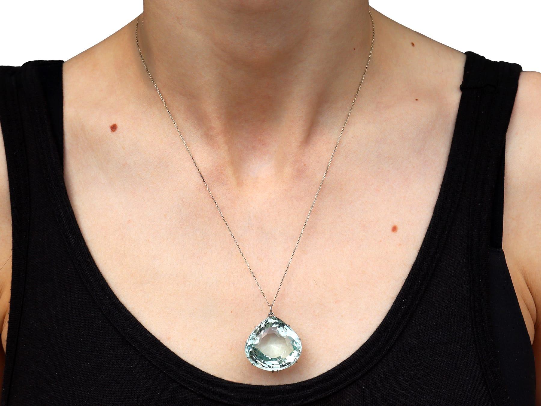 Pendentif ancien en aigue-marine et platine de 43,78 carats - Circa 1935 en vente 5
