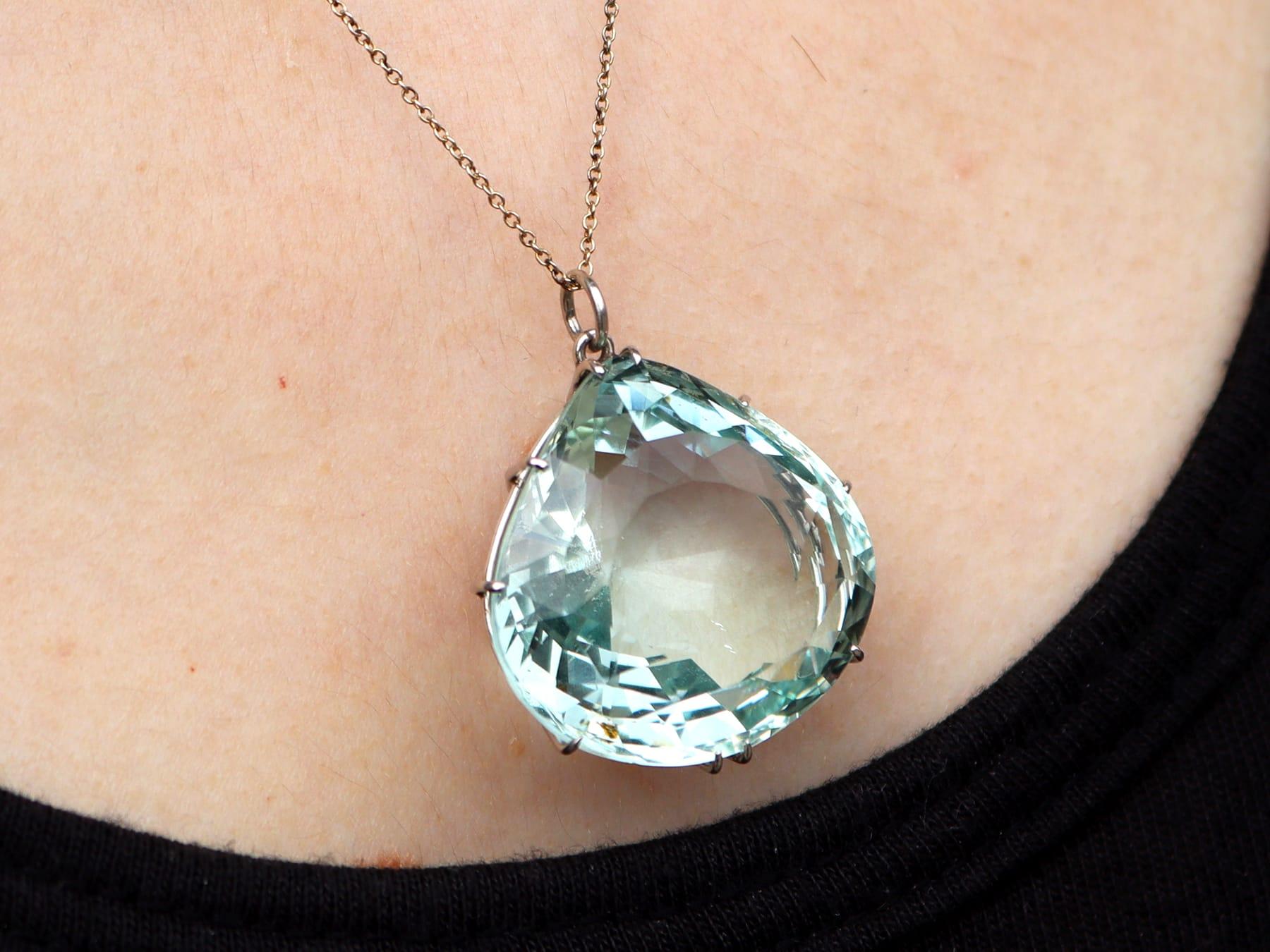 Pendentif ancien en aigue-marine et platine de 43,78 carats - Circa 1935 en vente 6