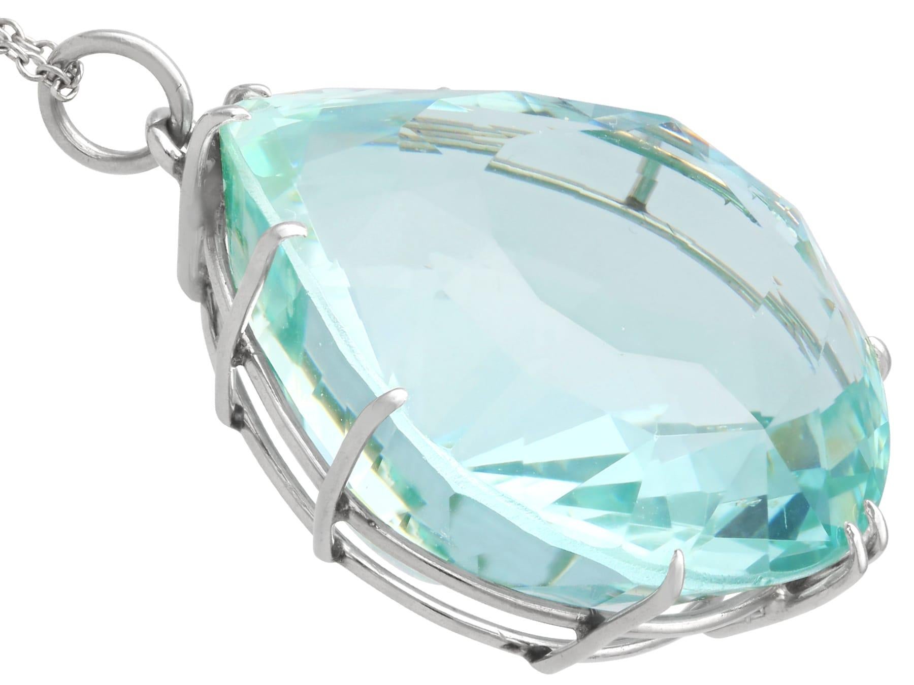 Pendentif ancien en aigue-marine et platine de 43,78 carats - Circa 1935 en vente 1