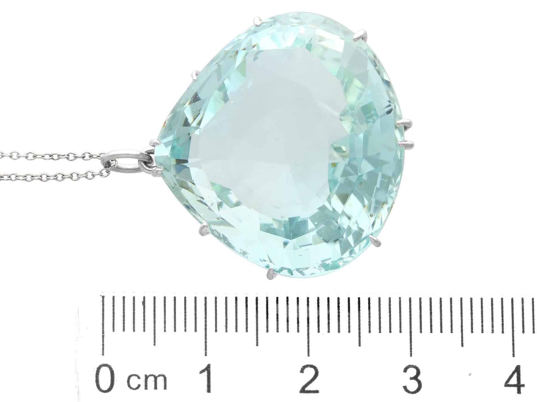 Pendentif ancien en aigue-marine et platine de 43,78 carats - Circa 1935 en vente 3