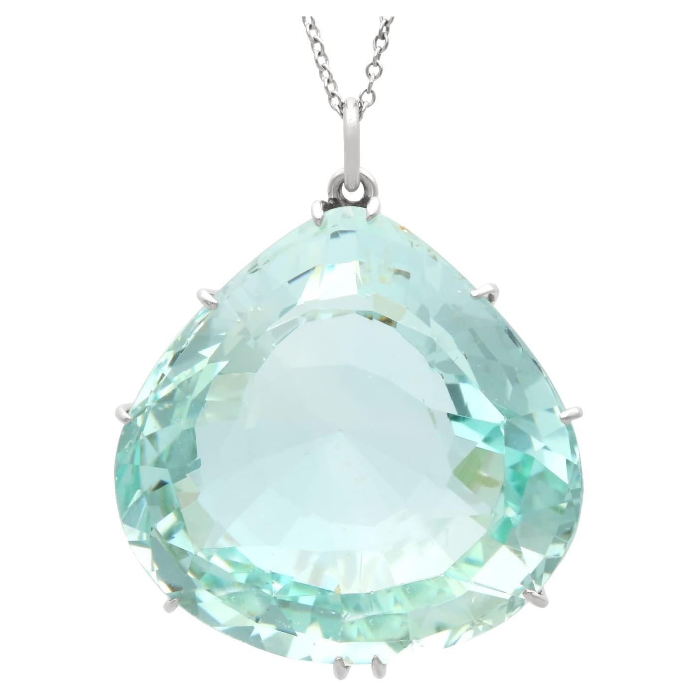 Pendentif ancien en aigue-marine et platine de 43,78 carats - Circa 1935 en vente