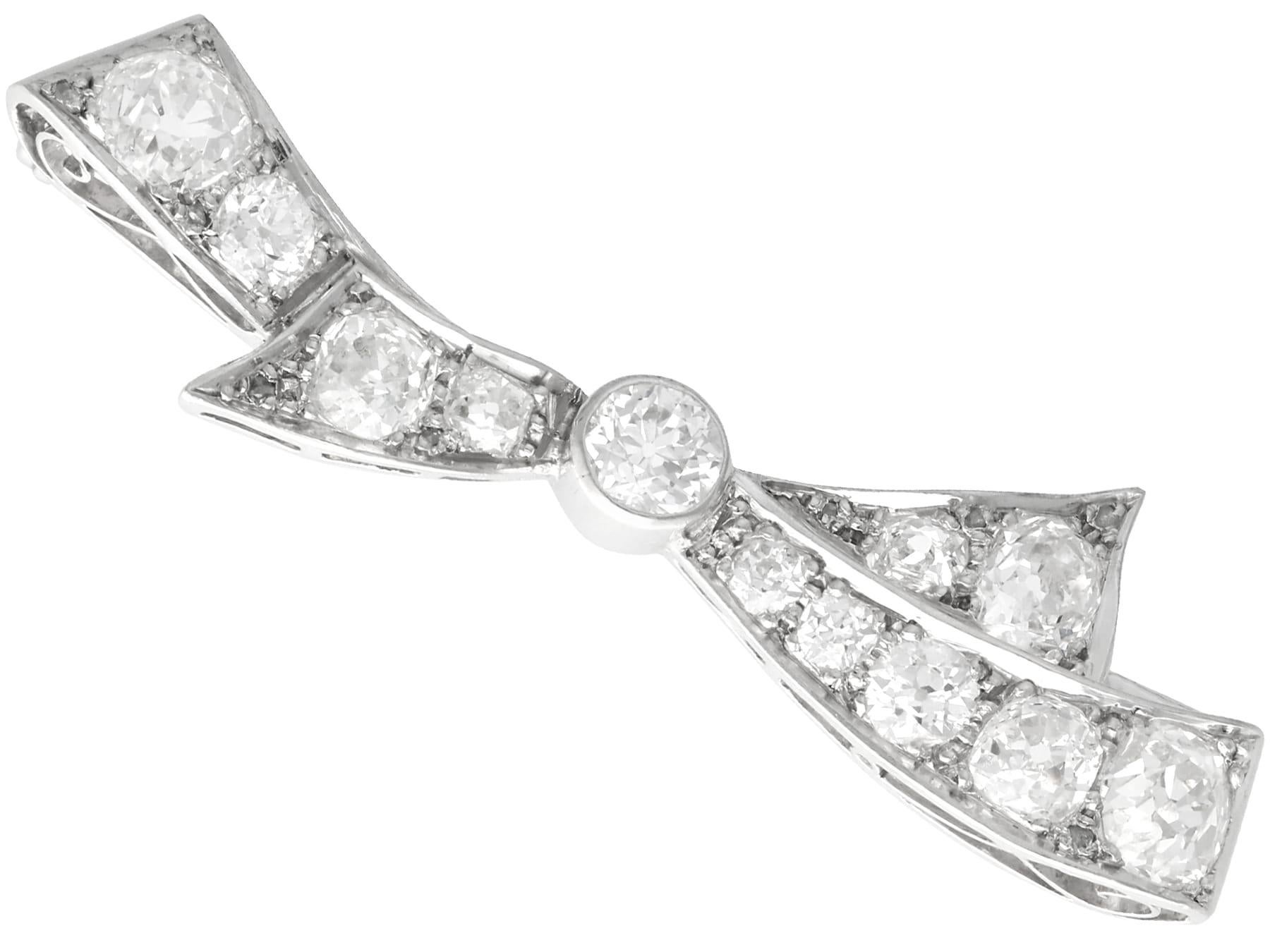 Antique 4.45ct Diamond and Platinum Bow Brooch In Excellent Condition For Sale In Jesmond, Newcastle Upon Tyne