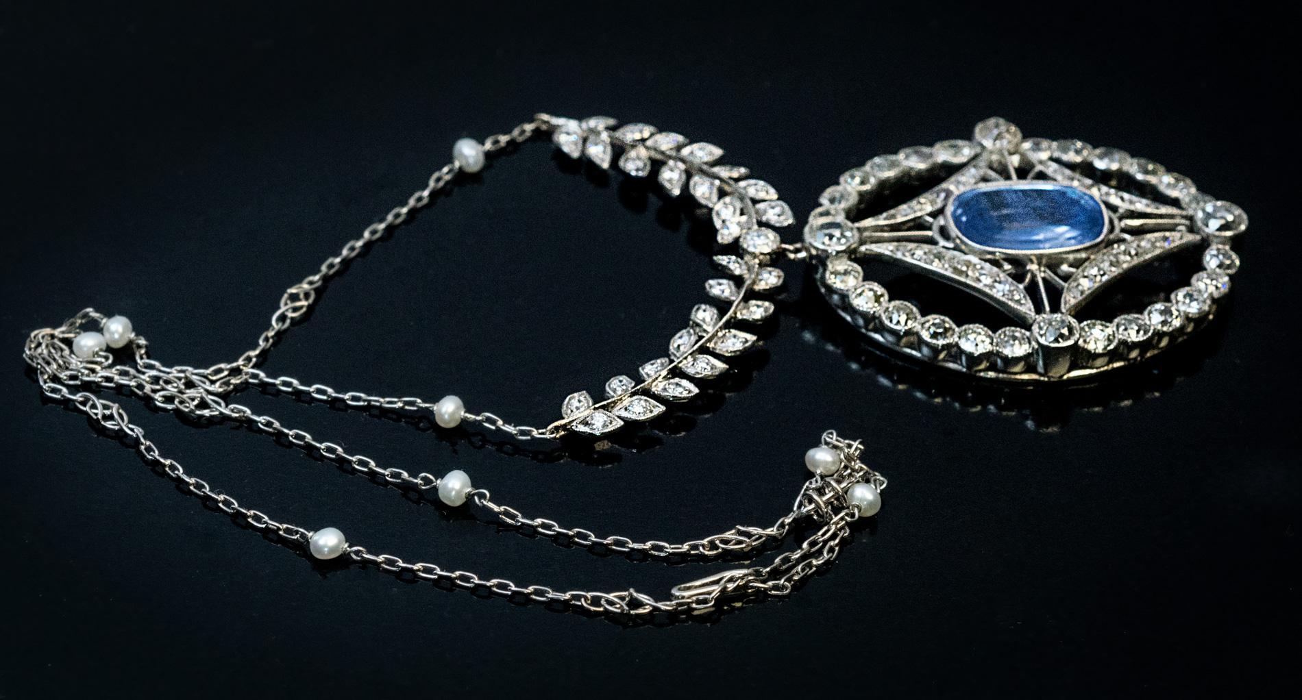 Antique 4.52 Carat Ceylon Sapphire Diamond Pearl Platinum Necklace In Excellent Condition In Chicago, IL