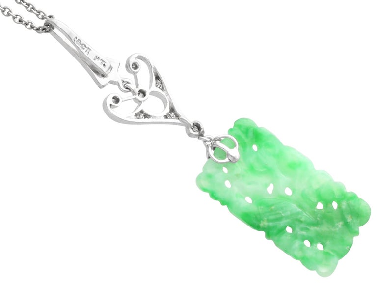 Pendentif Ancien En Or Jaune 18k Avec Gros Diamant 4mm Et Jadéites Vertes Cabochon