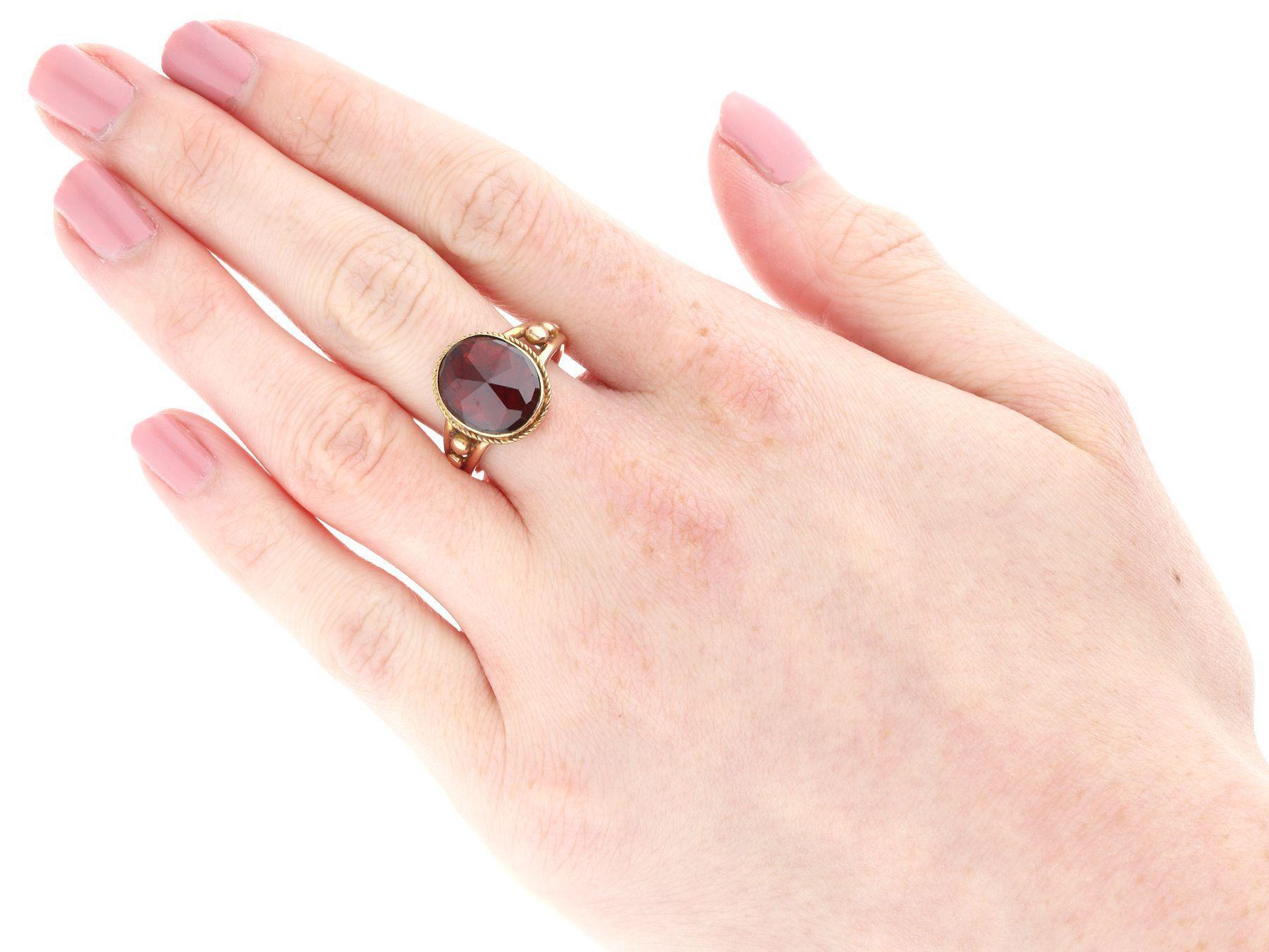 Women's or Men's Antique Victorian 4.75 Carat Garnet and Yellow Gold Cocktail Ring For Sale