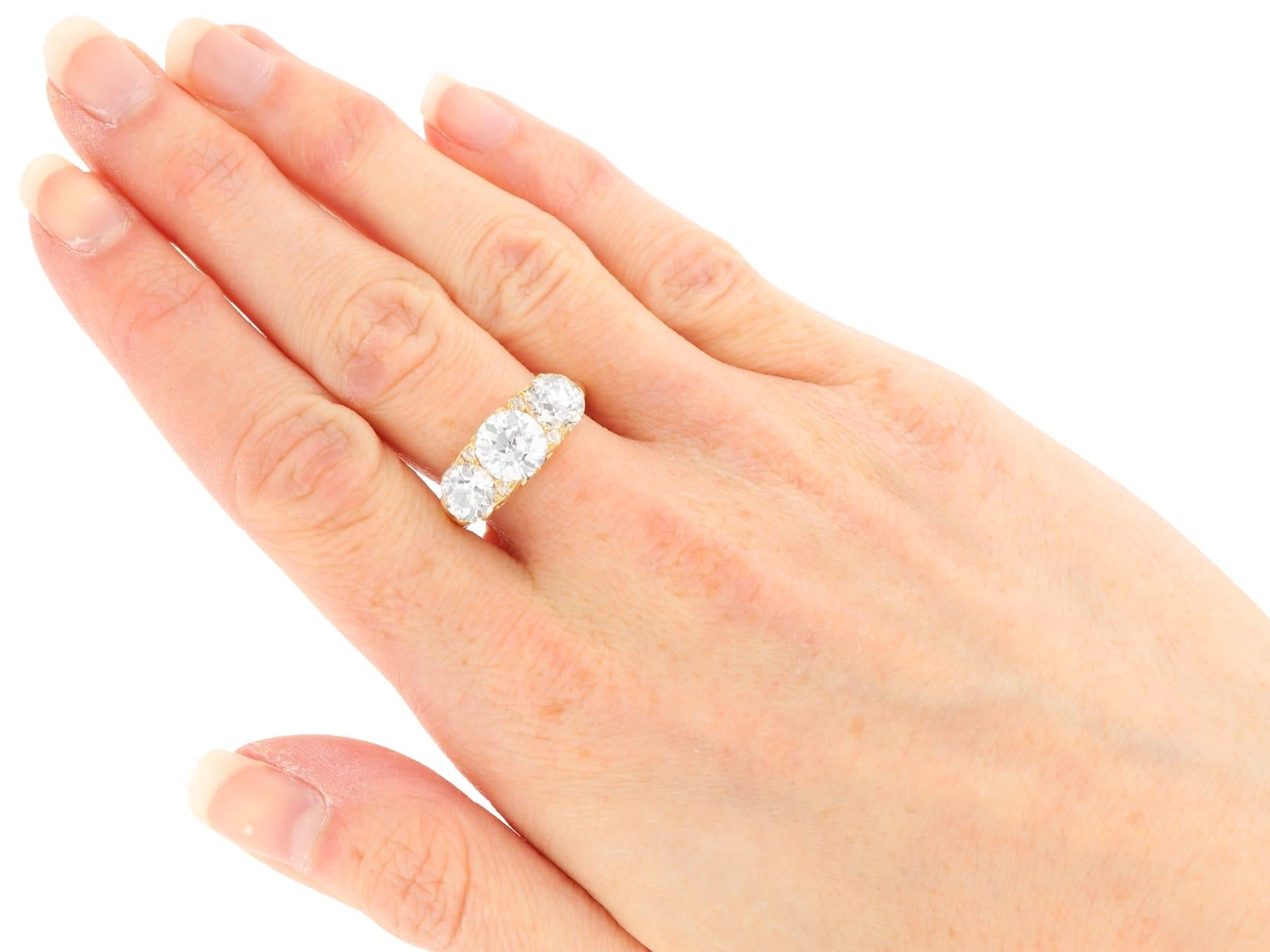 Antique 4.76 Carat Diamond and 18k Yellow Gold Trilogy Ring Circa 1900 For Sale 4