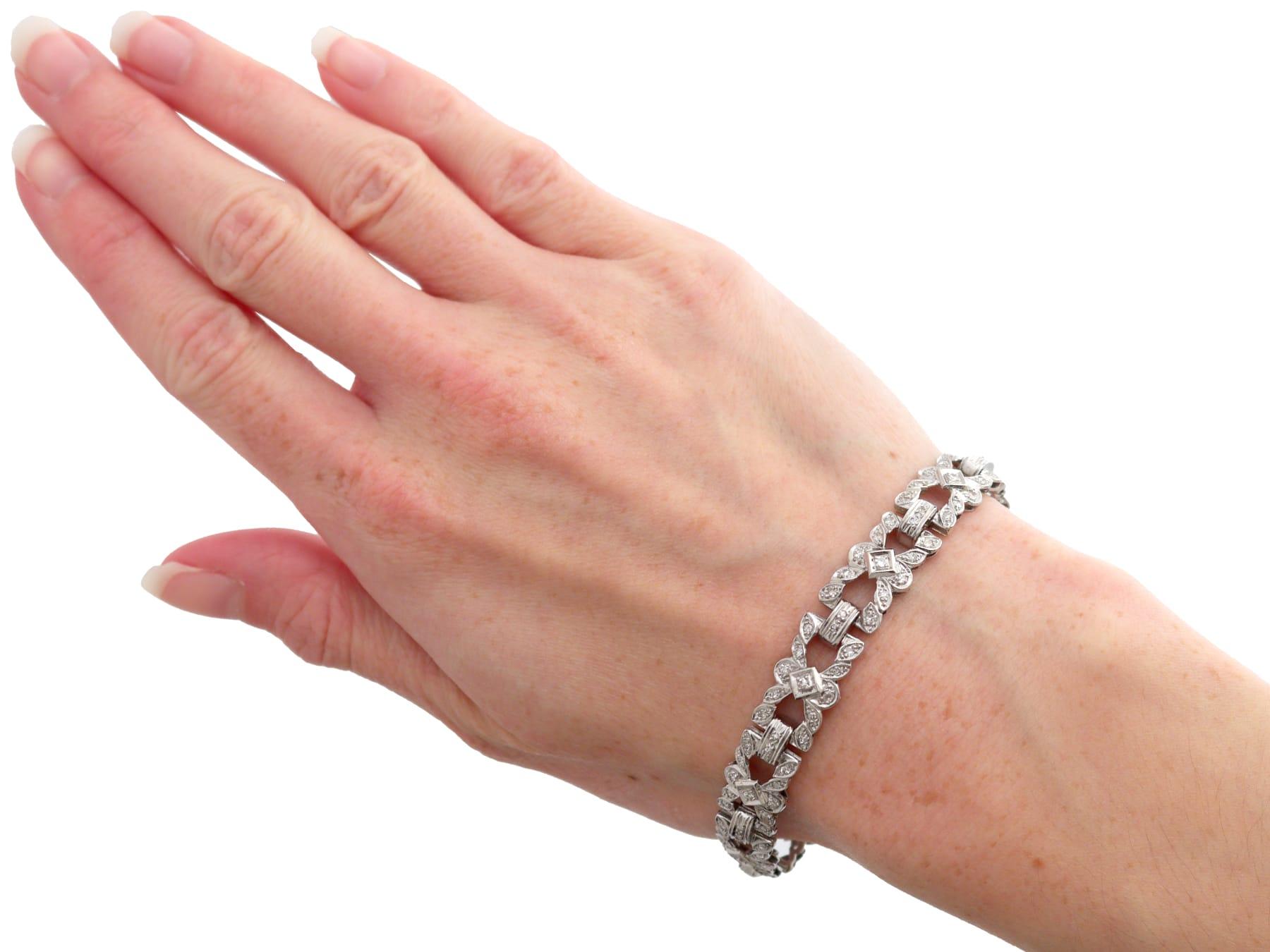 Bracelet ancien en platine et diamant de 4,83 carats Circa 1925 en vente 10