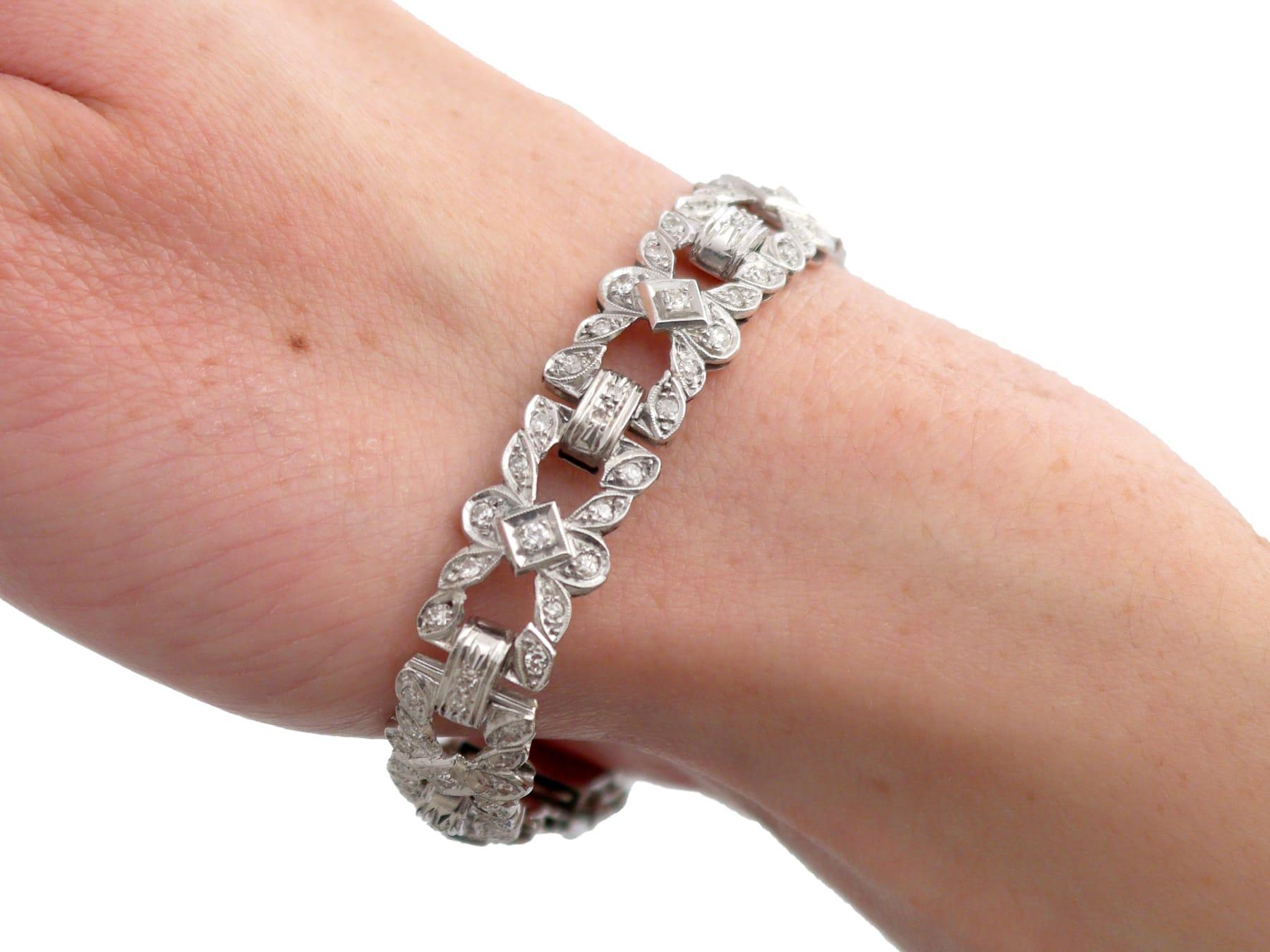 Bracelet ancien en platine et diamant de 4,83 carats Circa 1925 en vente 11