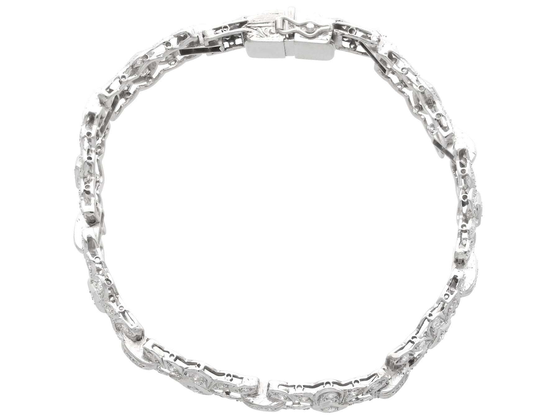 Bracelet ancien en platine et diamant de 4,83 carats Circa 1925 en vente 3
