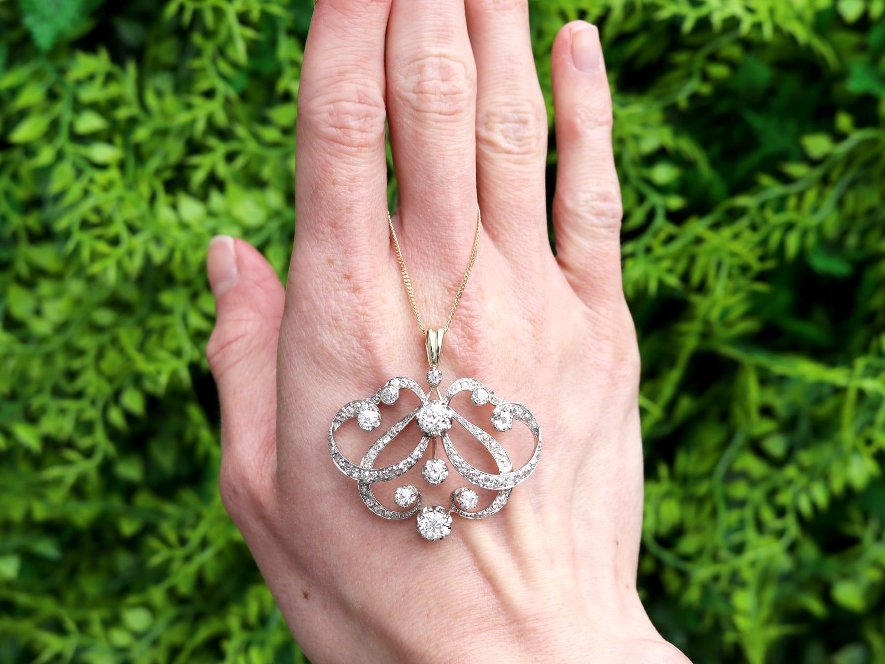 Superbe, fin et impressionnant pendentif ancien serti de diamants de 4,85 carats, en or jaune 18 carats et en platine ; faisant partie de notre collection de pendentifs de l'époque victorienne.

Ce pendentif victorien impressionnant et raffiné a été