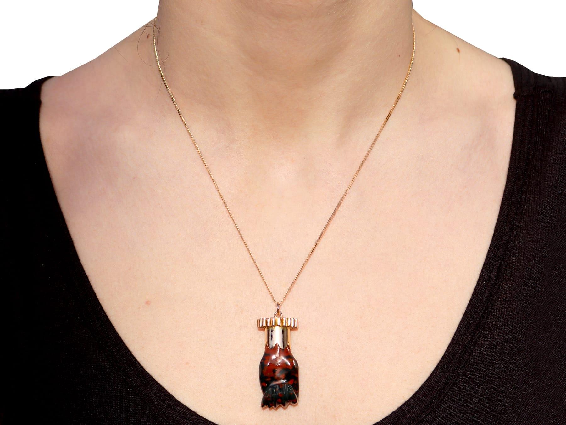 Pendentif ancien en or jaune 18 carats et jaspe de cornaline de 48 carats en vente 2