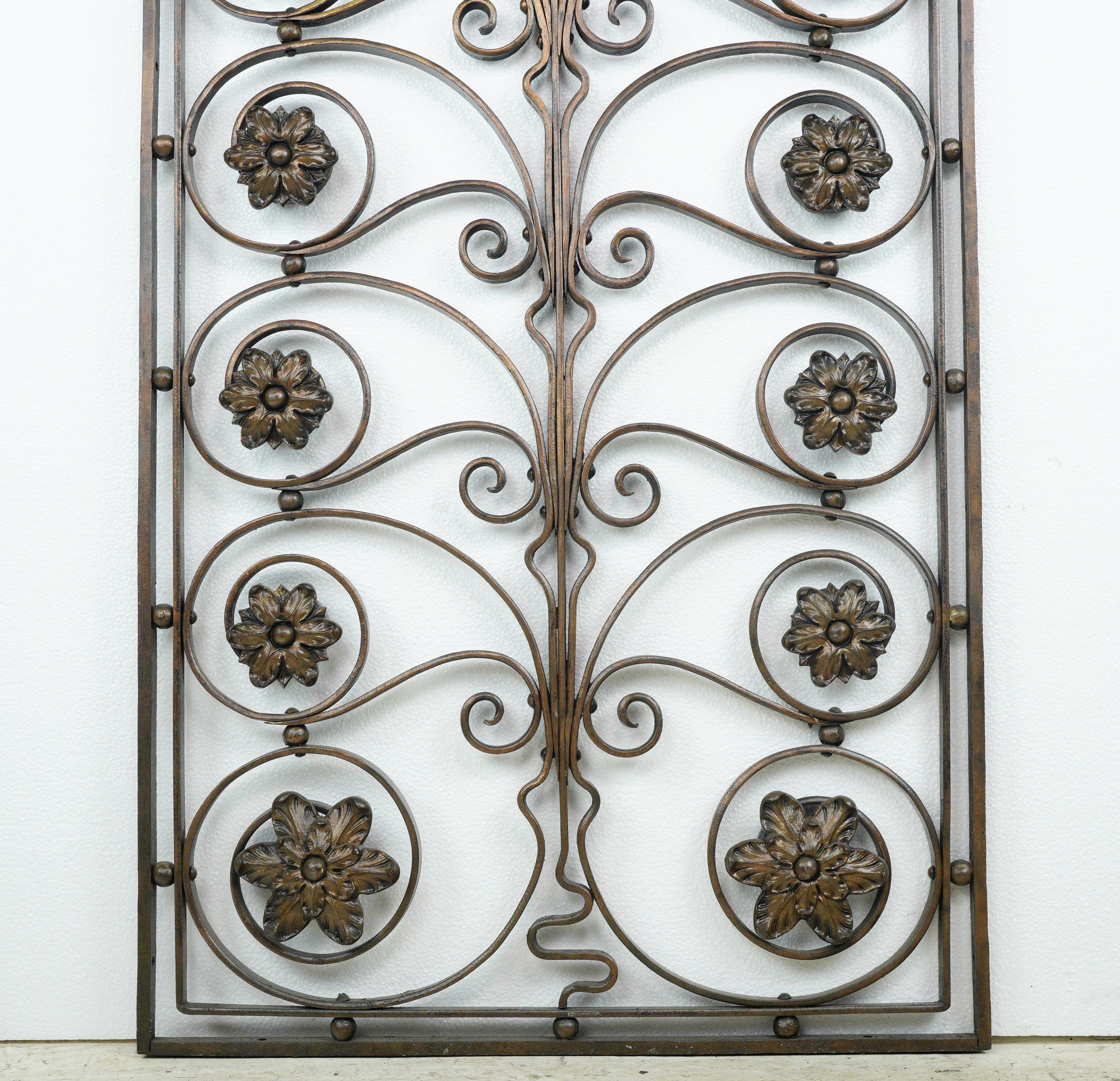 Antique 49 in. Swirls Foliate Wrought Iron Window Guard In Good Condition For Sale In New York, NY