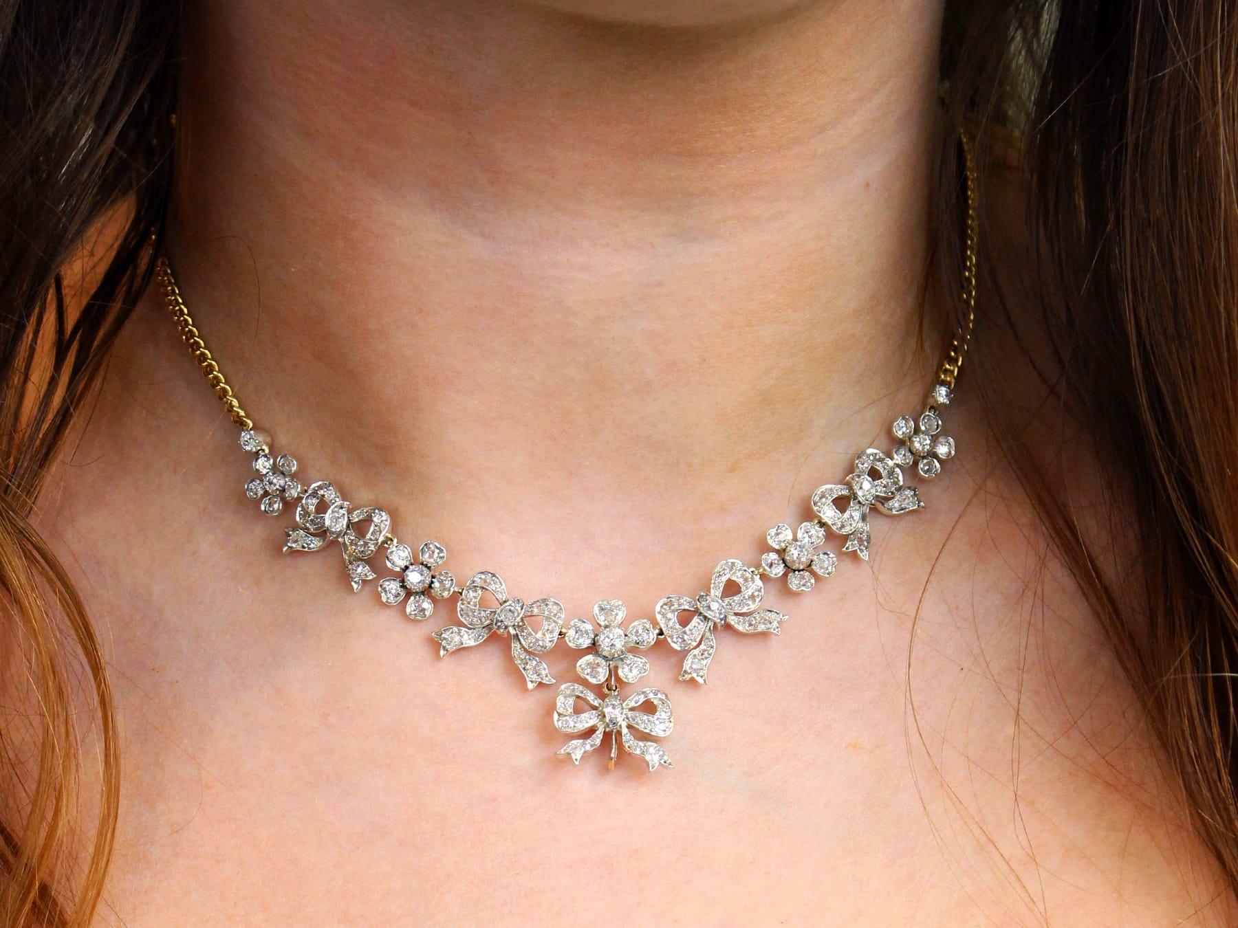 Victorien Collier ancien serti d'or jaune et d'argent serti de diamants de 4,92 carats en vente