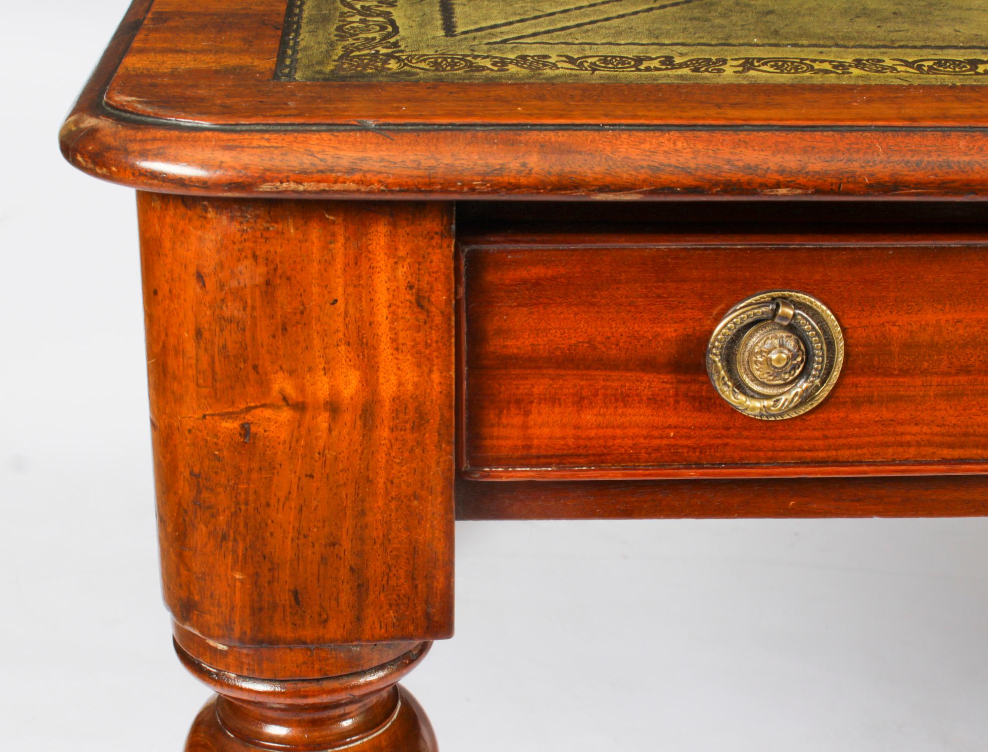 Ancien bureau victorien à quatre tiroirs Partners de table d'écriture 19ème siècle en vente 3