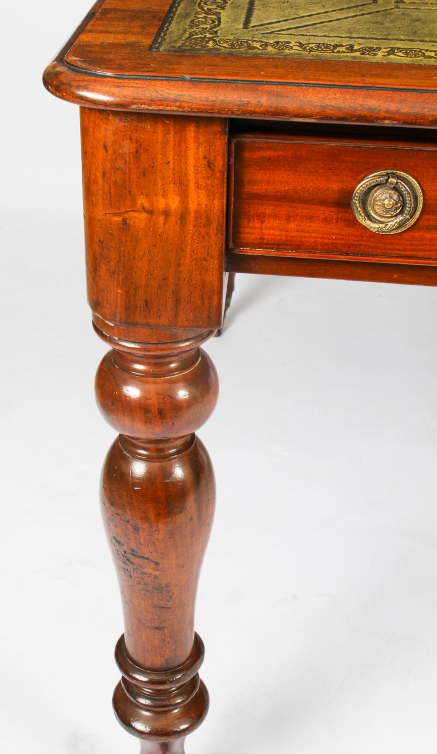 Antiker viktorianischer Schreibtisch mit vier Schubladen, Partner, 19. Jahrhundert im Angebot 9