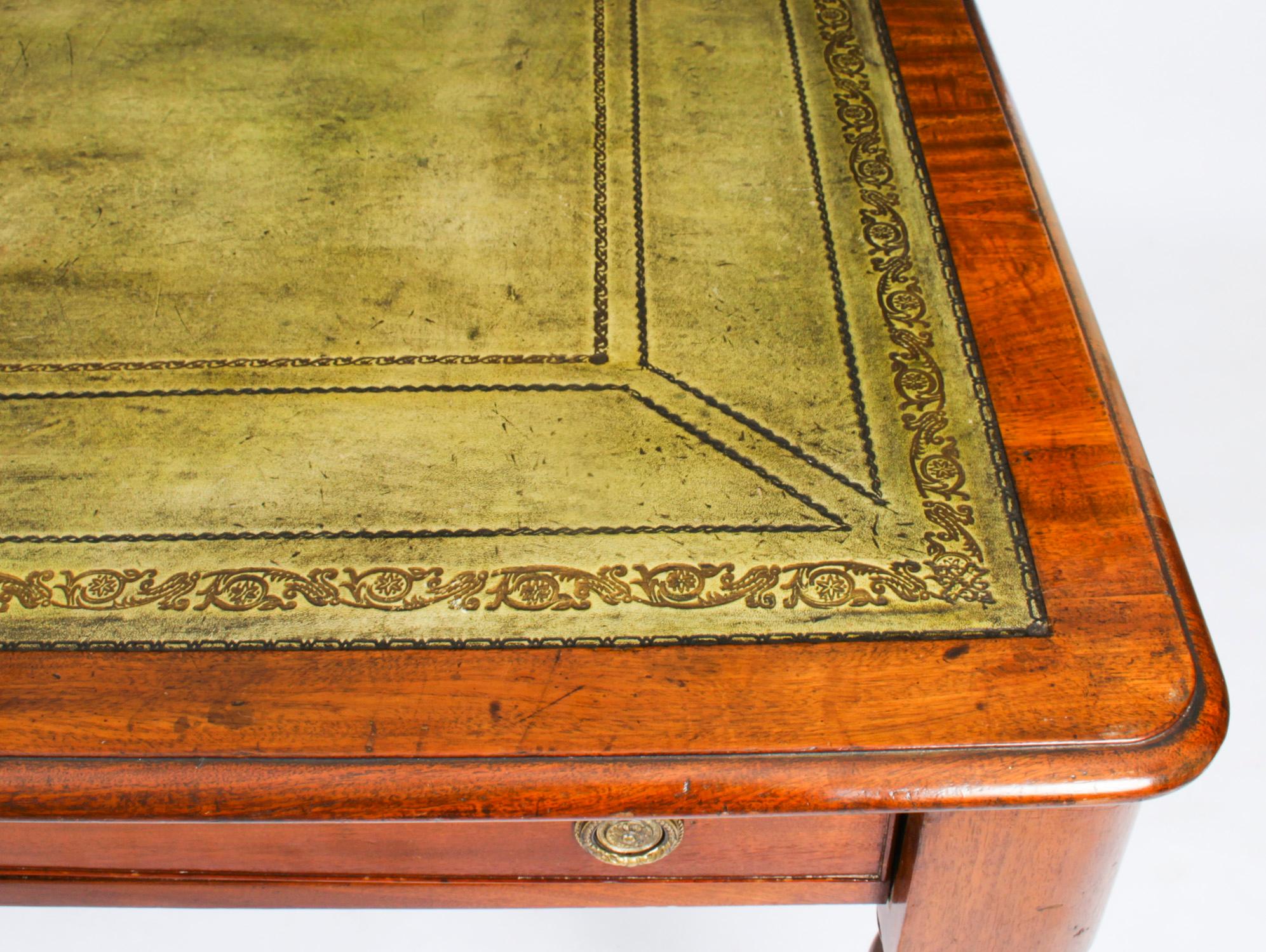 Victorien Ancien bureau victorien à quatre tiroirs Partners de table d'écriture 19ème siècle en vente