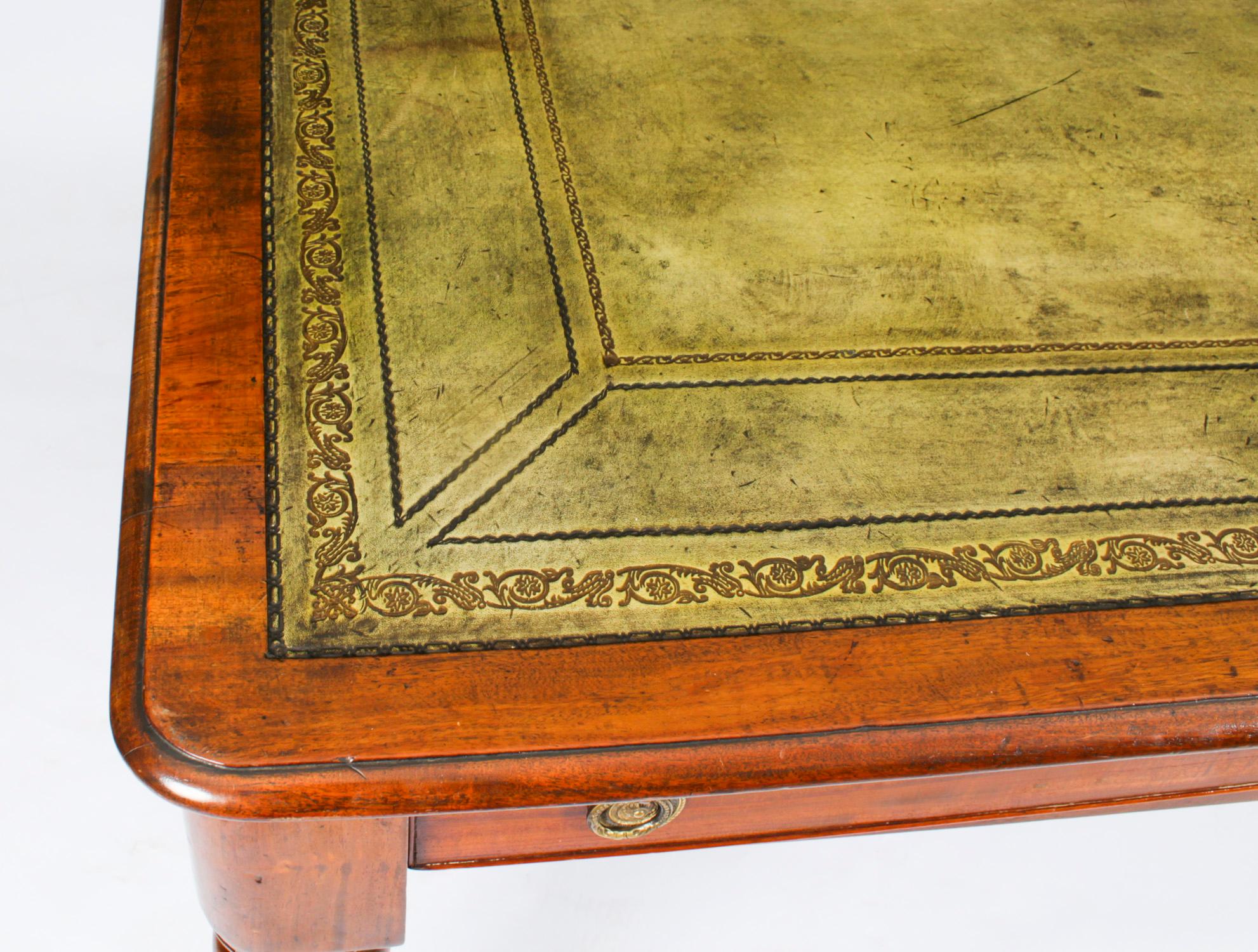 Ancien bureau victorien à quatre tiroirs Partners de table d'écriture 19ème siècle Bon état - En vente à London, GB
