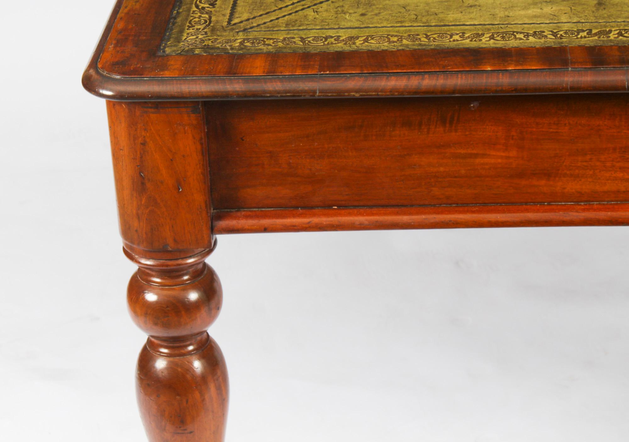 Milieu du XIXe siècle Ancien bureau victorien à quatre tiroirs Partners de table d'écriture 19ème siècle en vente