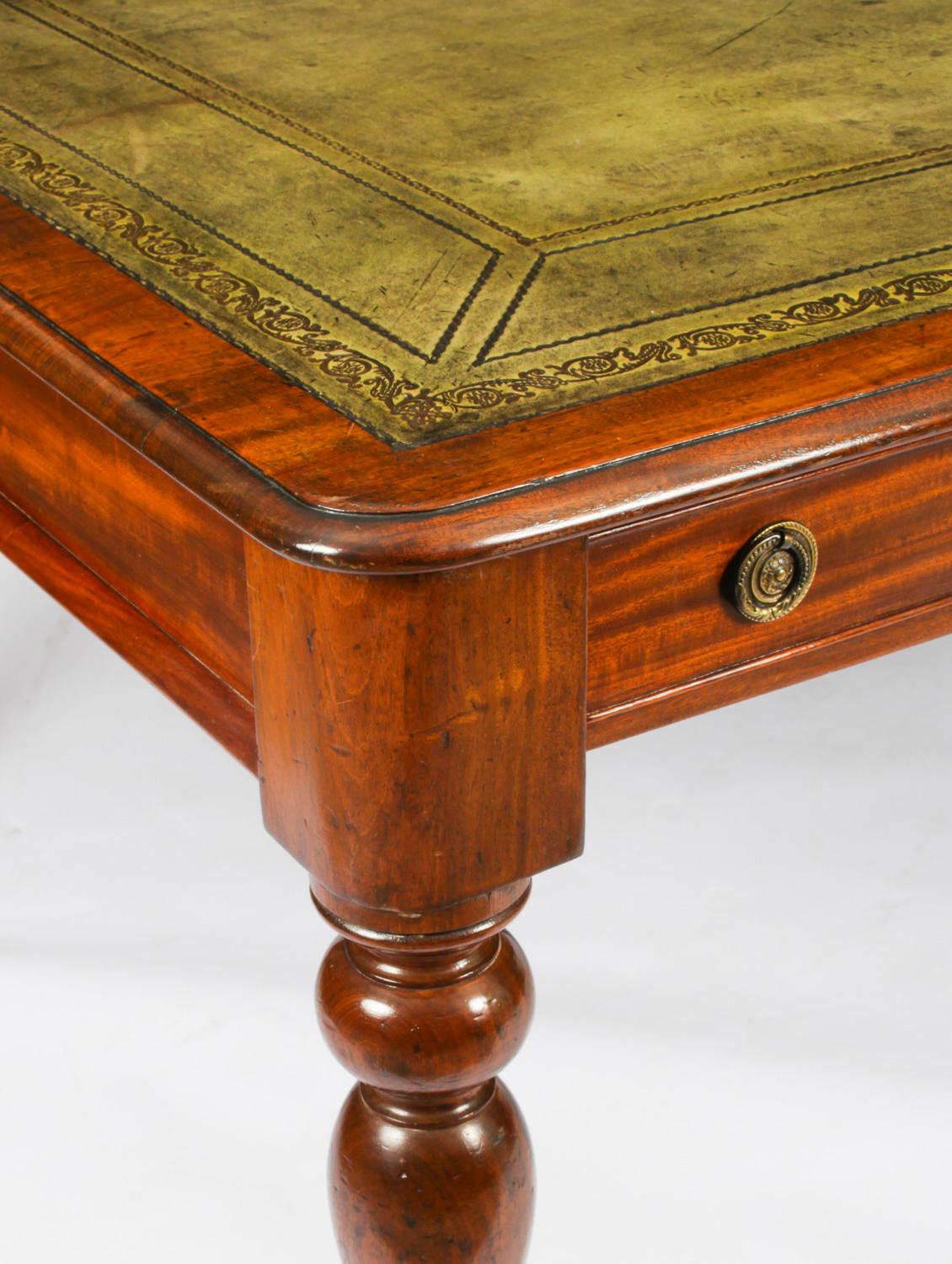 Antiker viktorianischer Schreibtisch mit vier Schubladen, Partner, 19. Jahrhundert (Leder) im Angebot