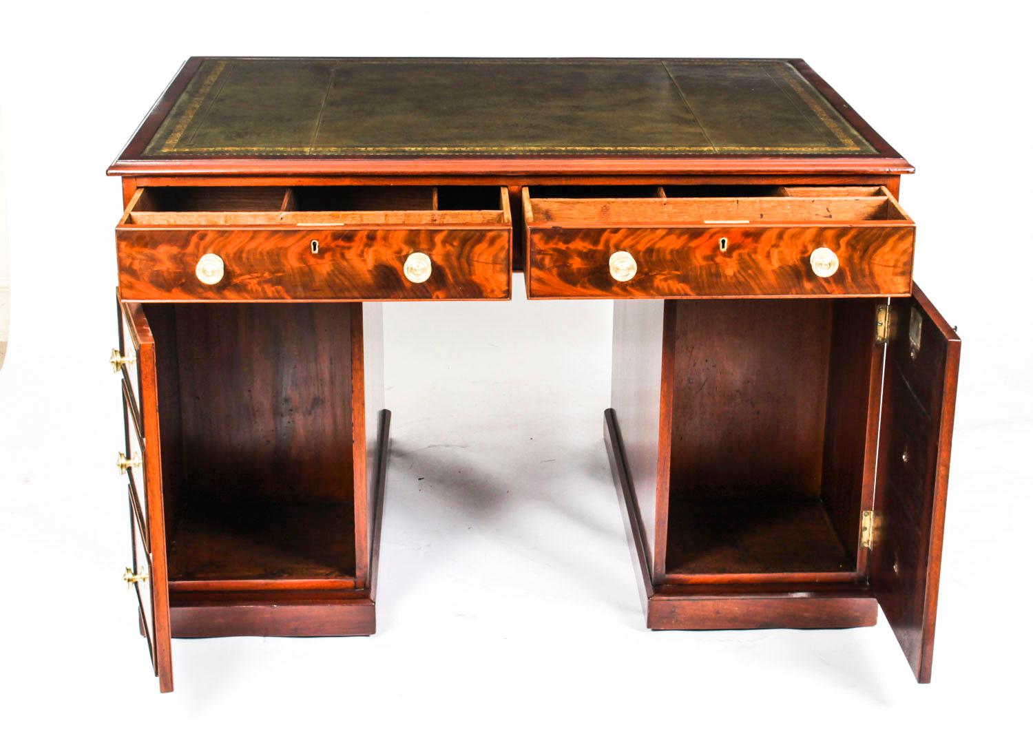 Antique Victorian Flame Mahogany Partners Pedestal Desk, 19th C For Sale 11