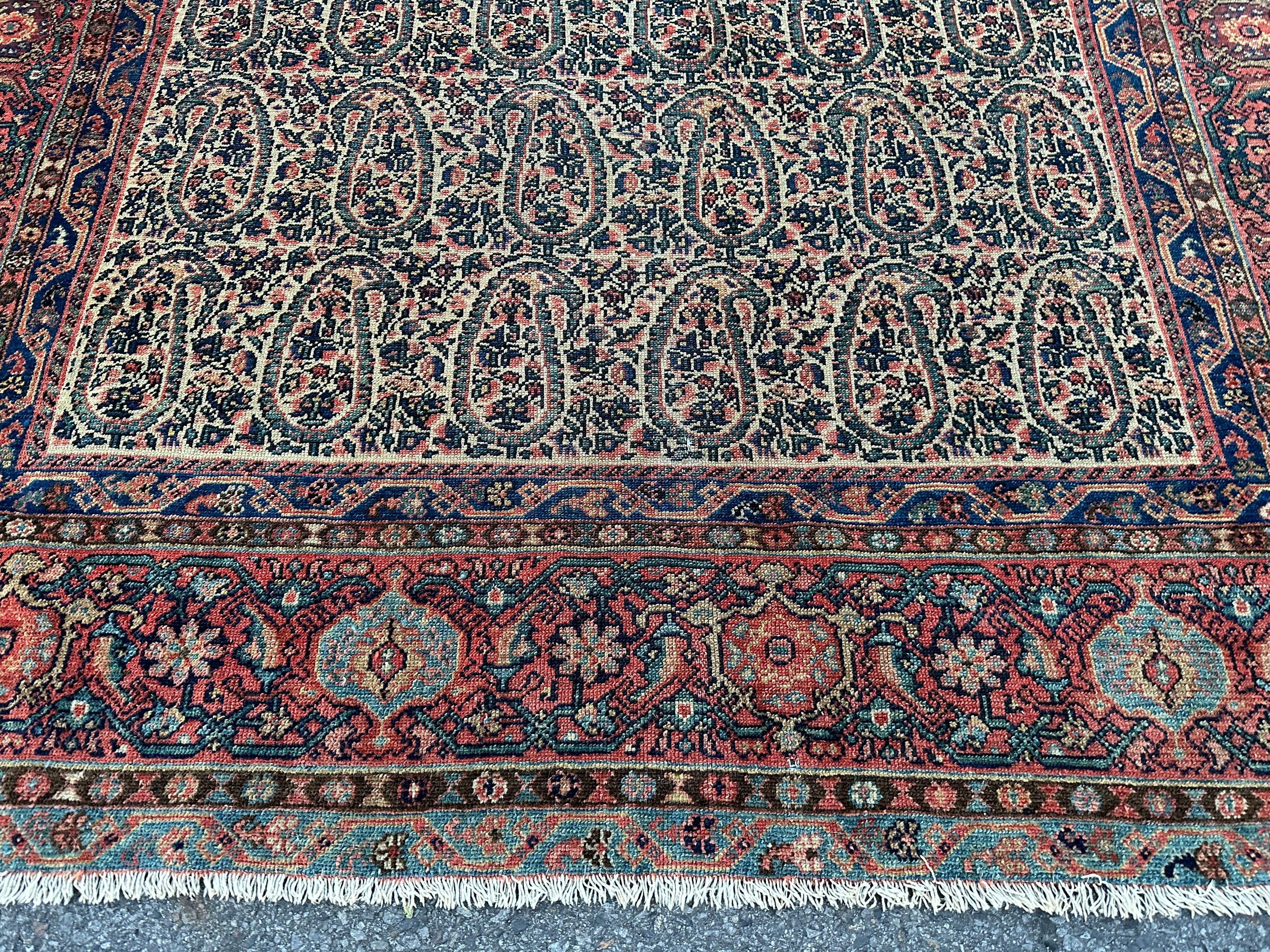 Dies ist eine antike CIRCA 1890er Jahre persischen orientalischen Teppich mit einem schönen Design.  Dies ist ein 100% handgeknüpfter Wollteppich.  Der Teppich ist komplett wie abgebildet.

Größe: 5' 5