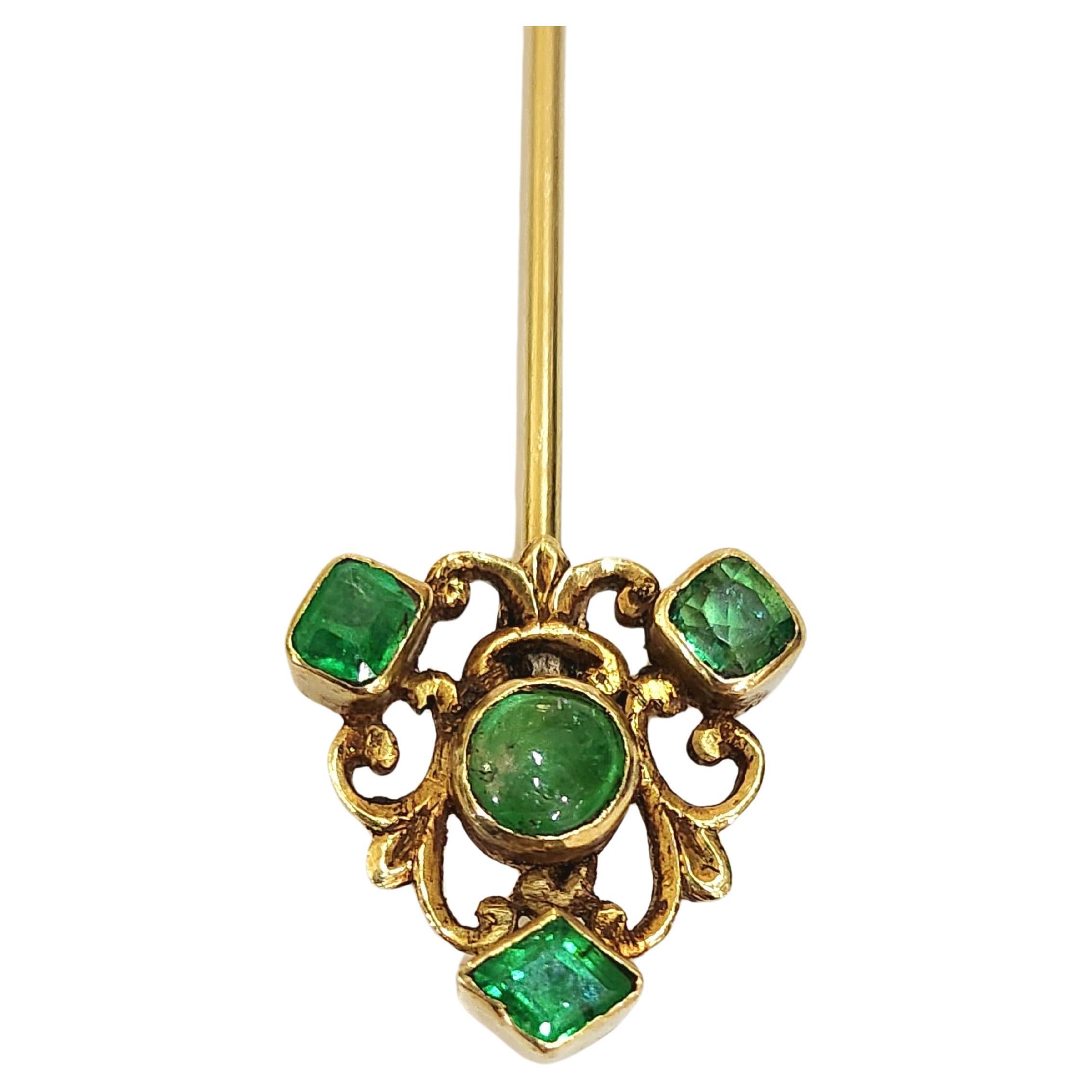 Antique 5 Carat Emerald Gold Brooch Pin In Good Condition For Sale In Cairo, EG