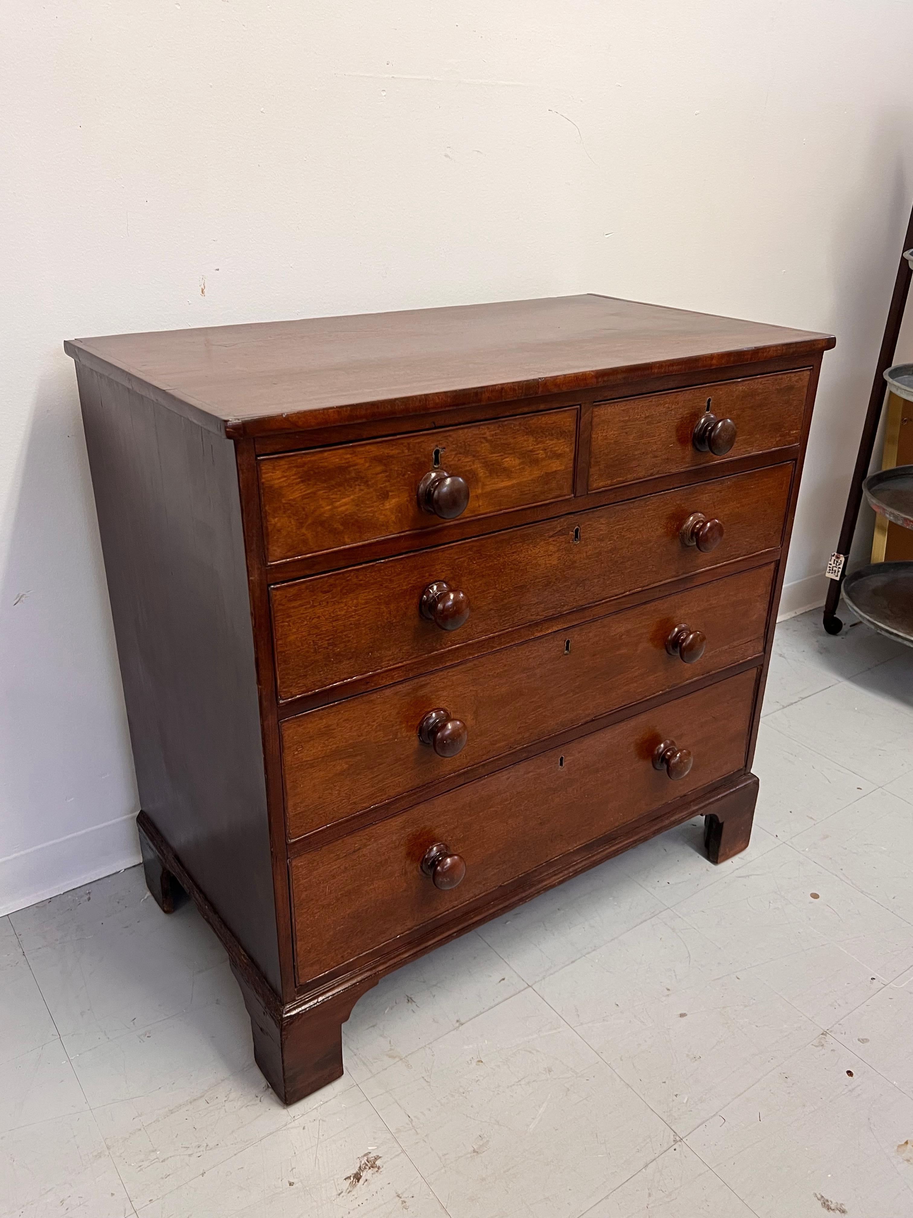 Antique 5-Drawer Georgian Chest Dresser Mahogany solid Wood Handles. UK Import. In Good Condition In Seattle, WA