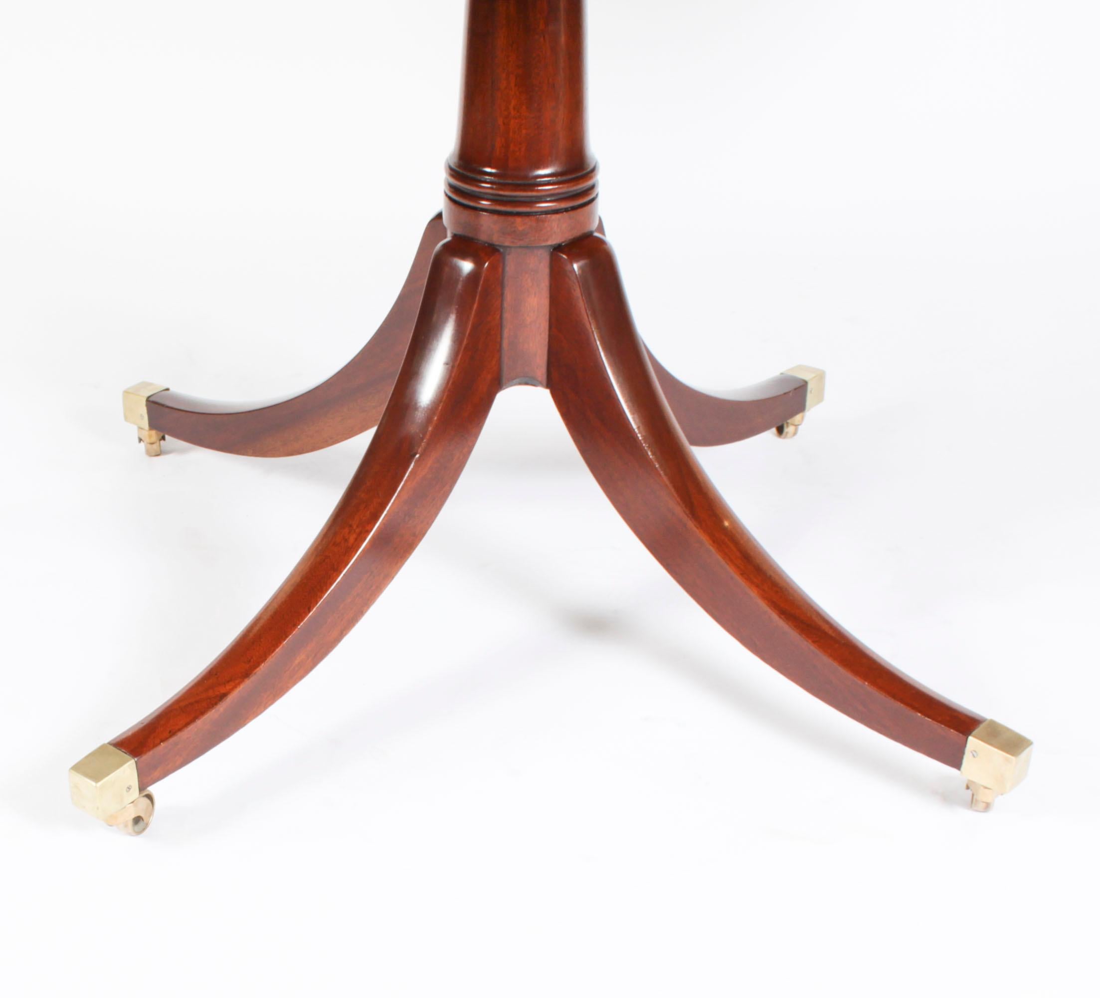 Antique Oval Mahogany Tilt Top Dining Table, Early 20th Century 6