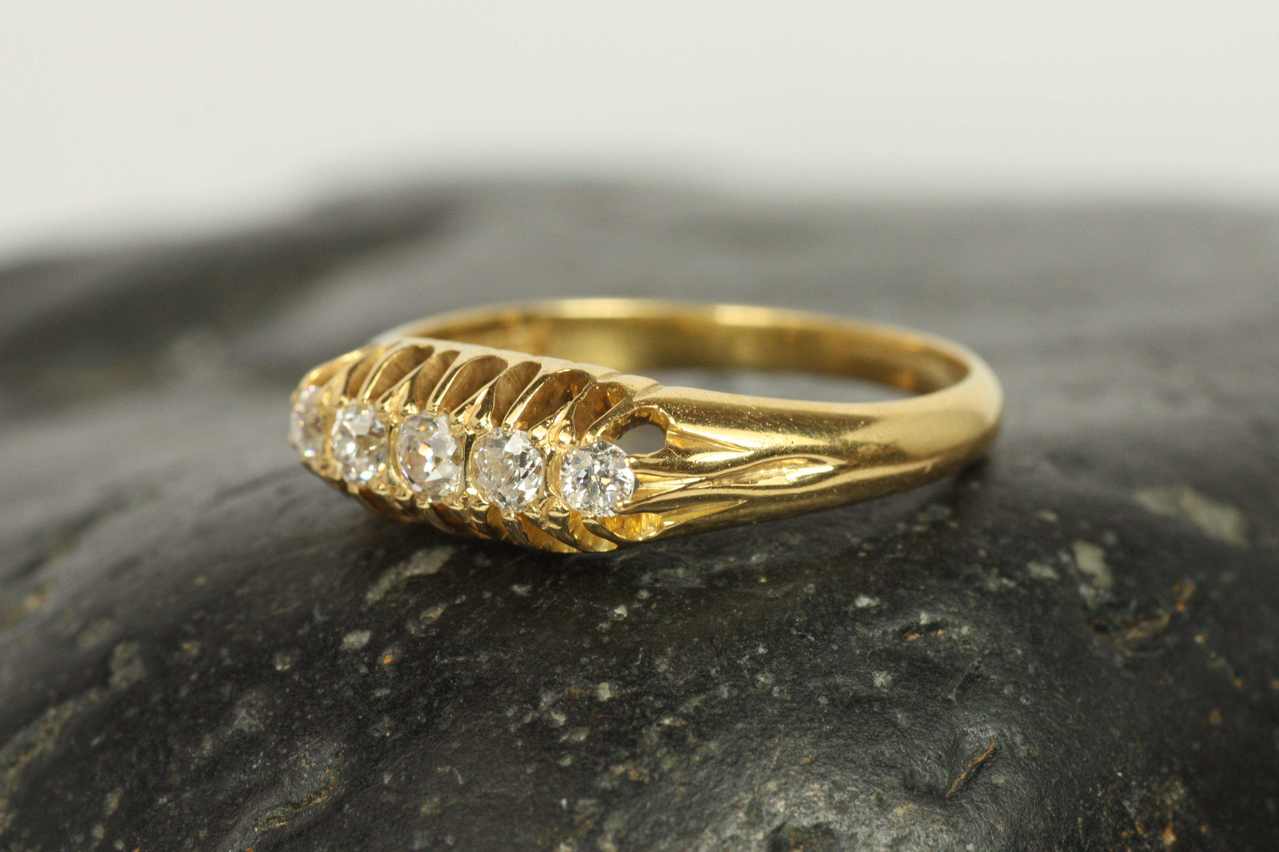 Antique 5-Stone Old Mine Cut Diamond 18K Yellow Gold Wedding Band For Sale 1