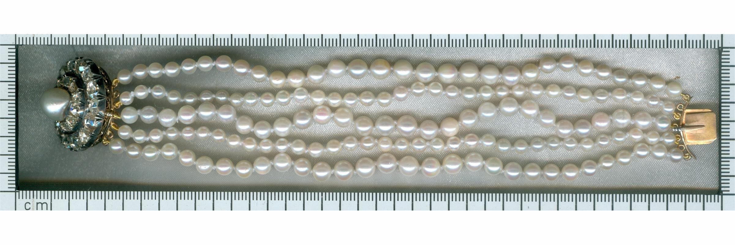 Antique 5-string Pearl Bracelet with Rose Cut Diamond Closure and Real Big Pearl For Sale 6