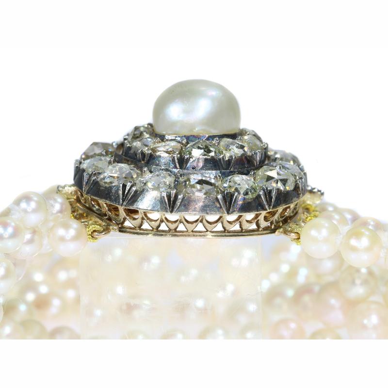 Antique 5-string Pearl Bracelet with Rose Cut Diamond Closure and Real Big Pearl For Sale 2
