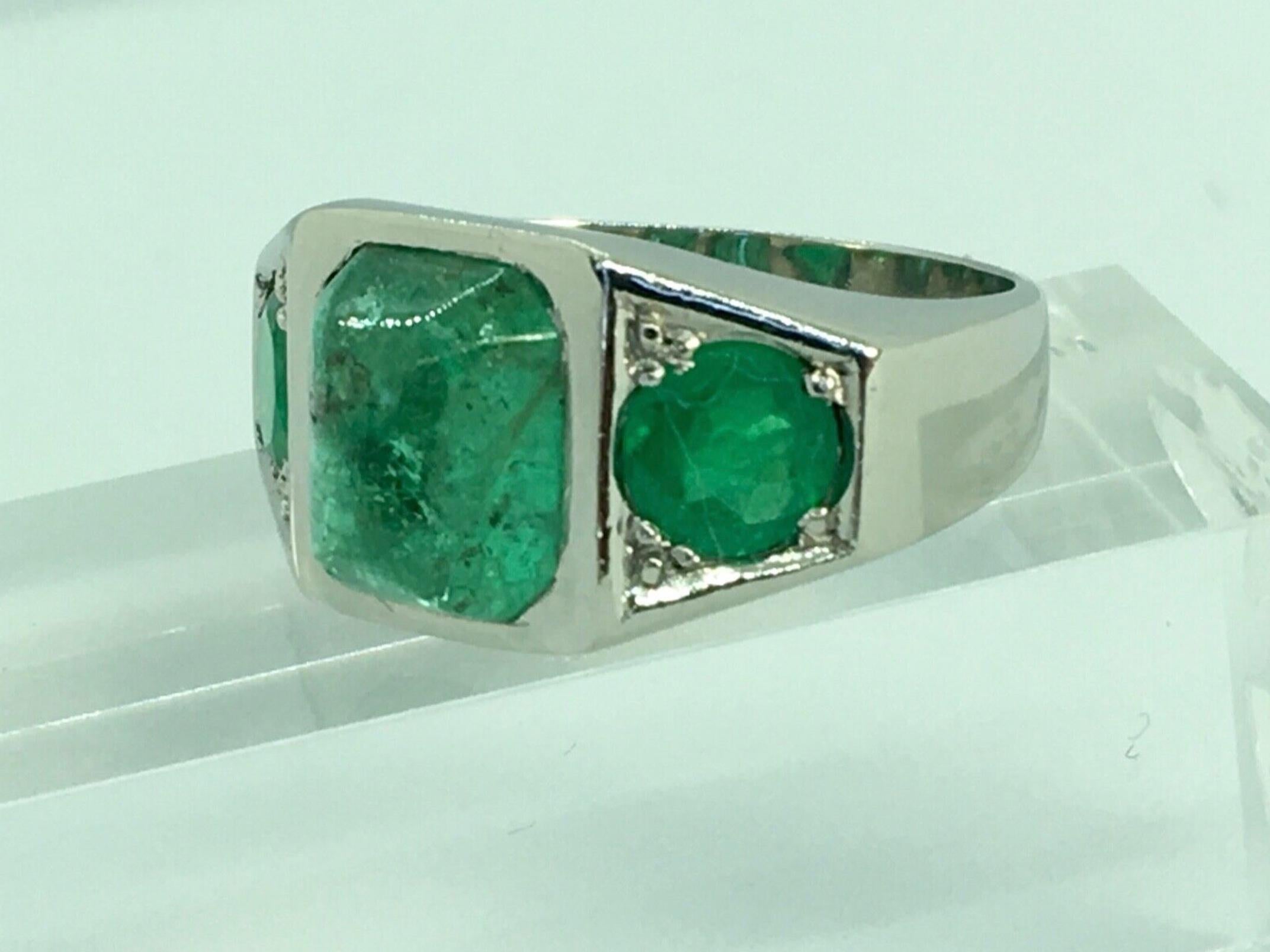 Women's or Men's Antique 5.00 Carat Natural Emerald Solid Platinum Ring For Sale