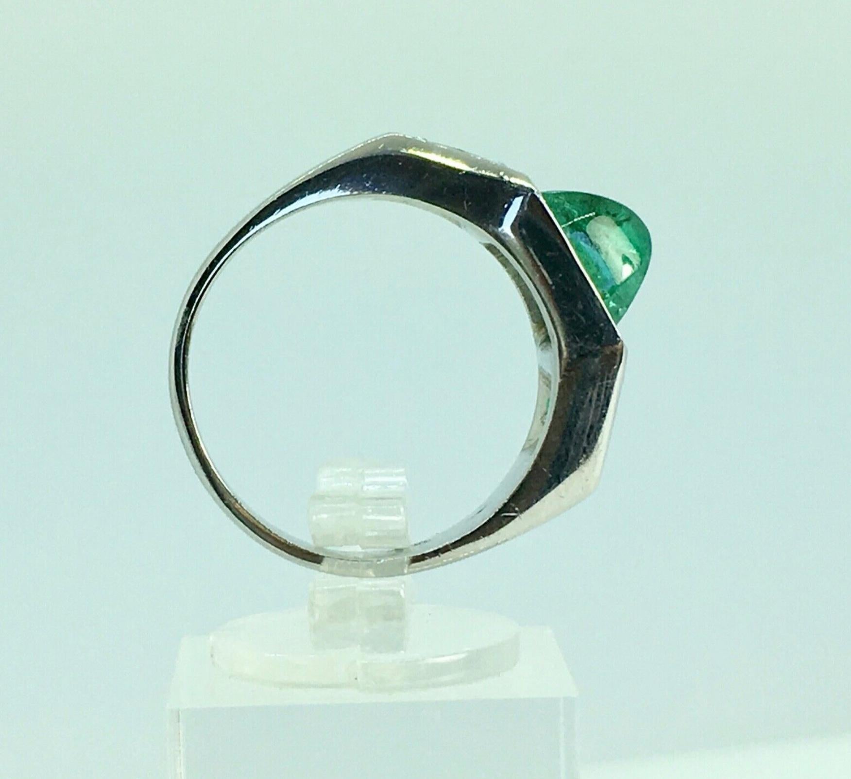 Antique 5.00 Carat Natural Emerald Solid Platinum Ring For Sale 2