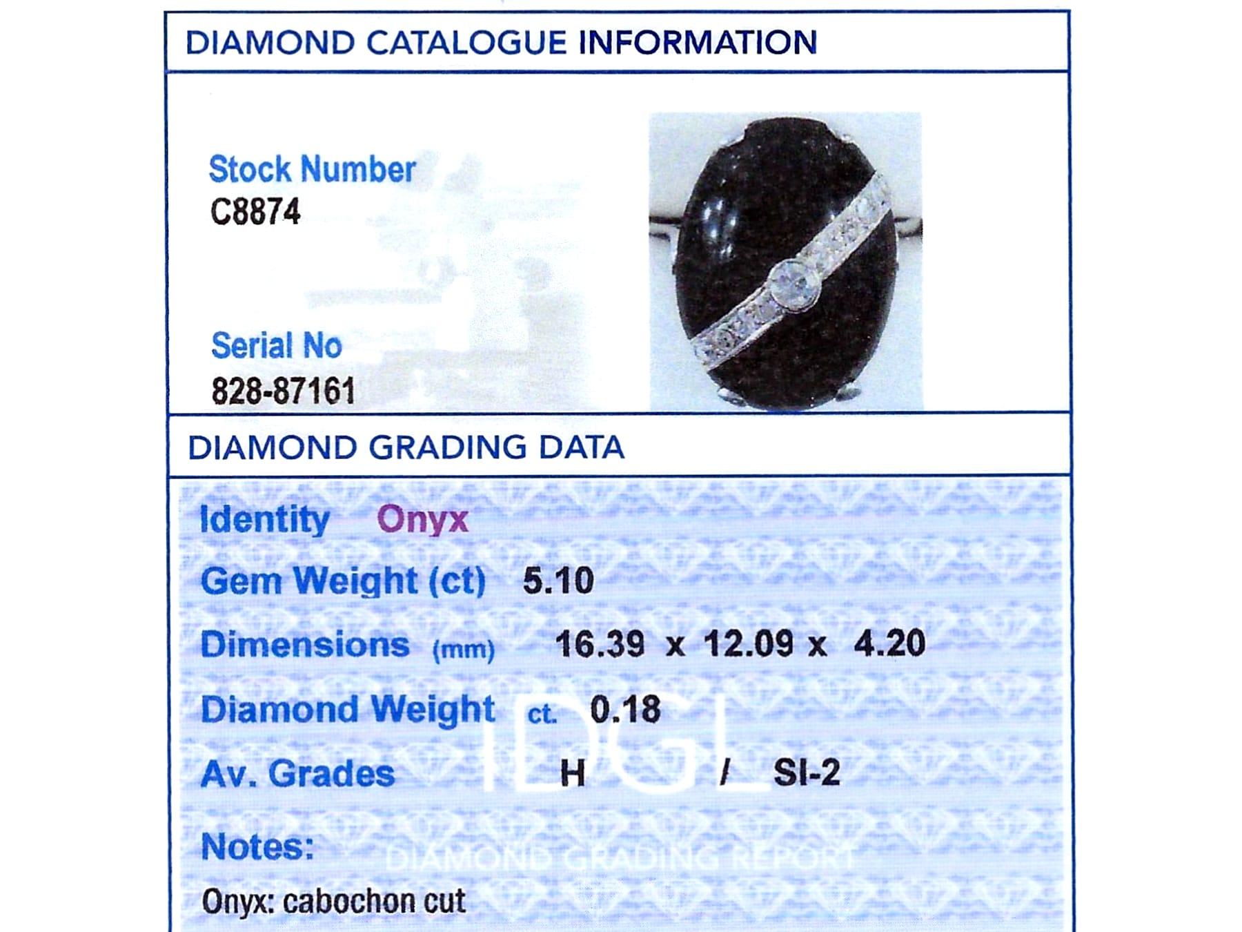 Bague ancienne en or blanc 14 carats, onyx noir de 5,10 carats et diamant de 0,18 carat en vente 1