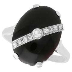 Anello antico con onice nera da 5,10 carati e diamante da 0,18 carati, oro bianco 14 carati