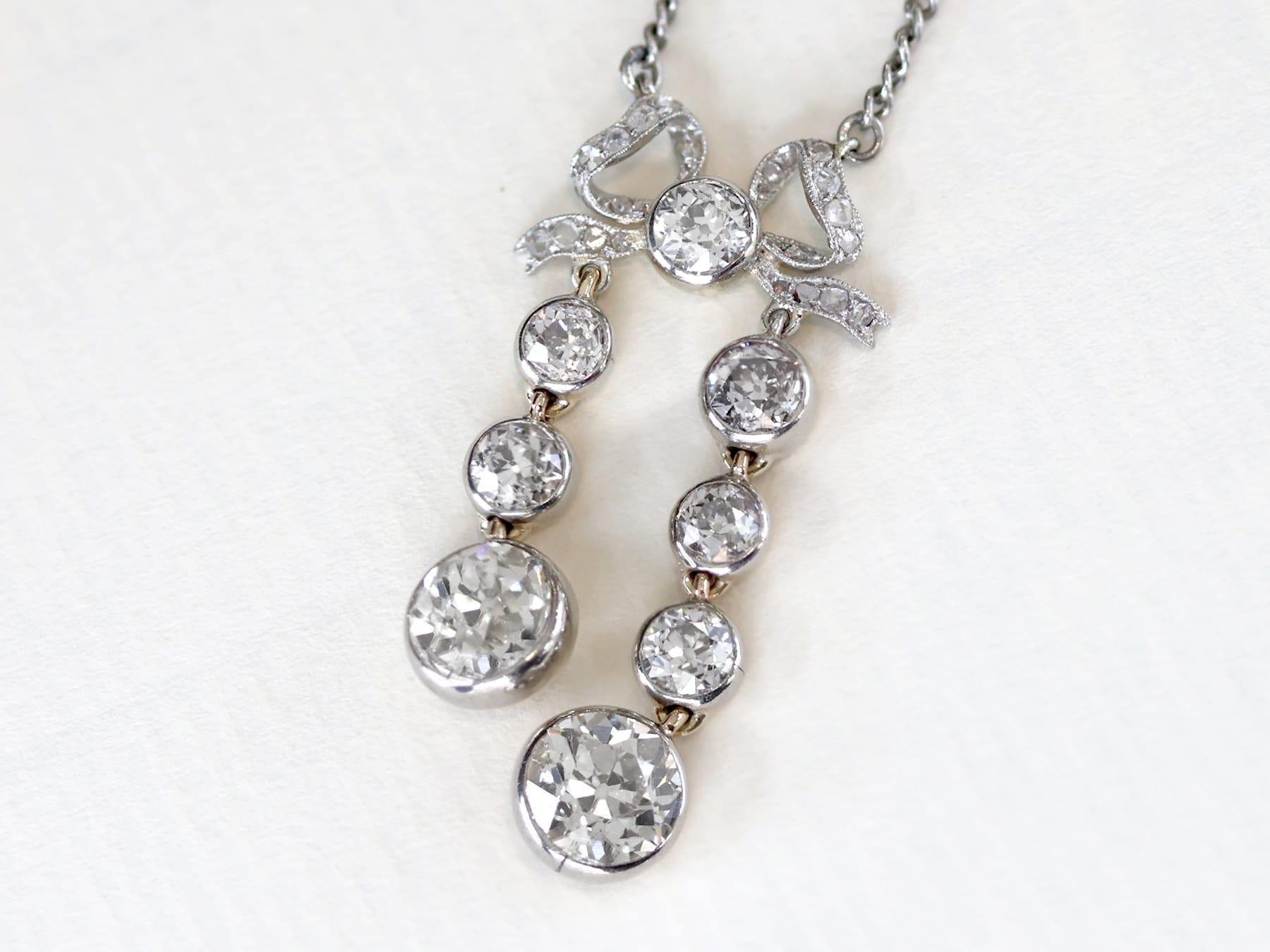 Art déco Pendentif ancien en or jaune et diamants de 5,15 carats en vente