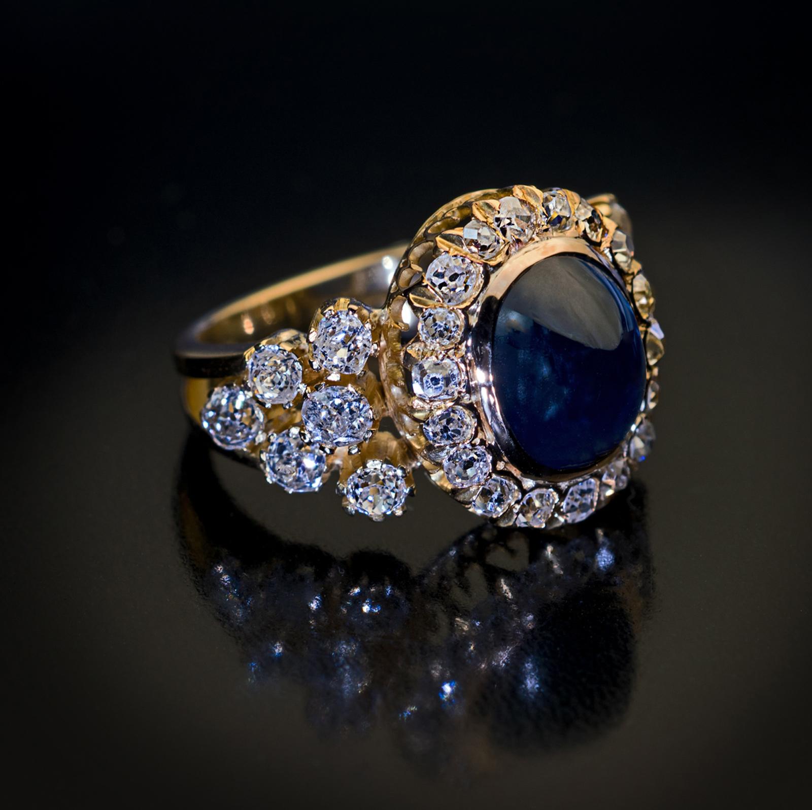 Antique 5.37 Carat Cabochon Sapphire 2.60 Carat Diamond Gold Cluster Ring In Excellent Condition In Chicago, IL