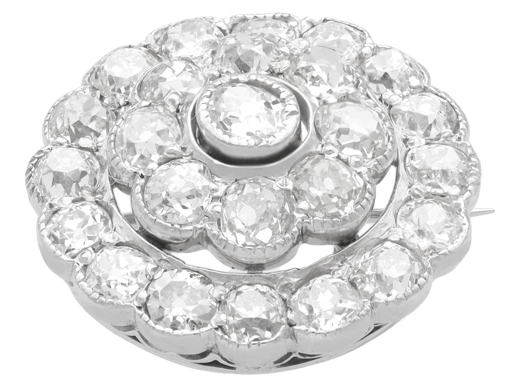 Taille vieille Europe Broche ancienne en or blanc avec diamants de 5,50 carats en vente