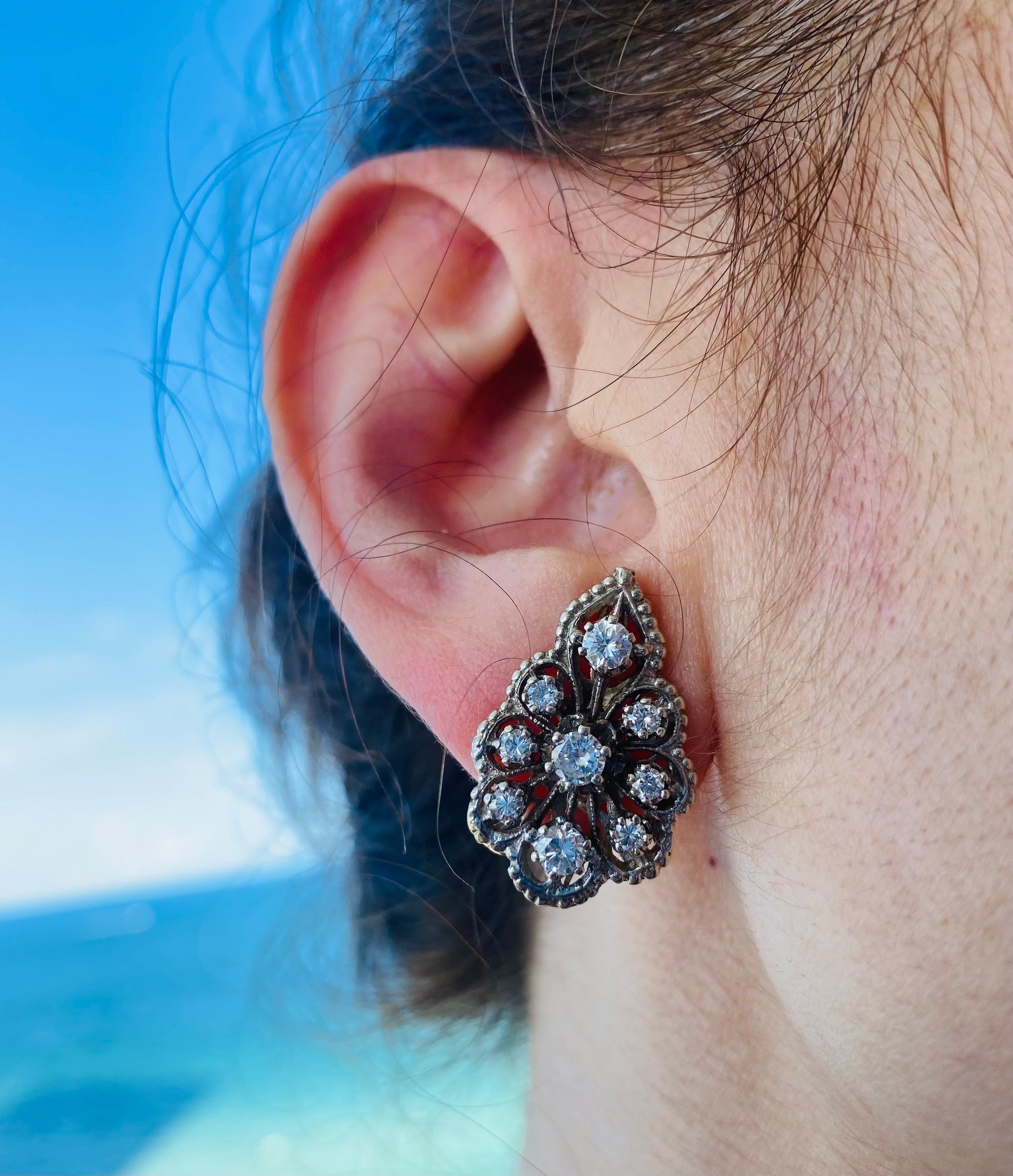 Ensemble boucles d'oreilles et collier pendentif en or 14 carats avec diamants anciens de 5,50 carats de poids total Pour femmes en vente