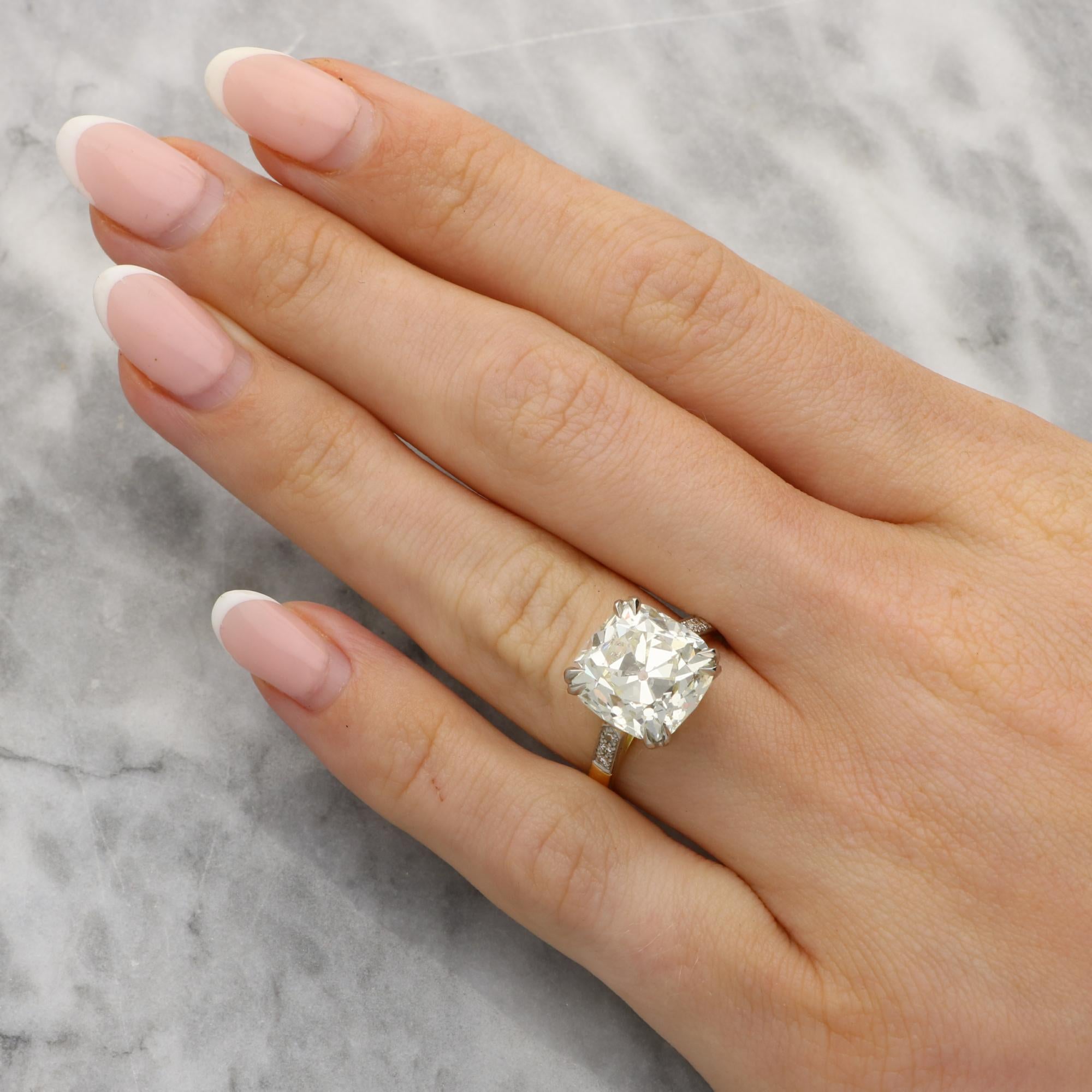 Bague solitaire en or 18k et platine avec diamant taille ancienne de 5,50ct Unisexe en vente