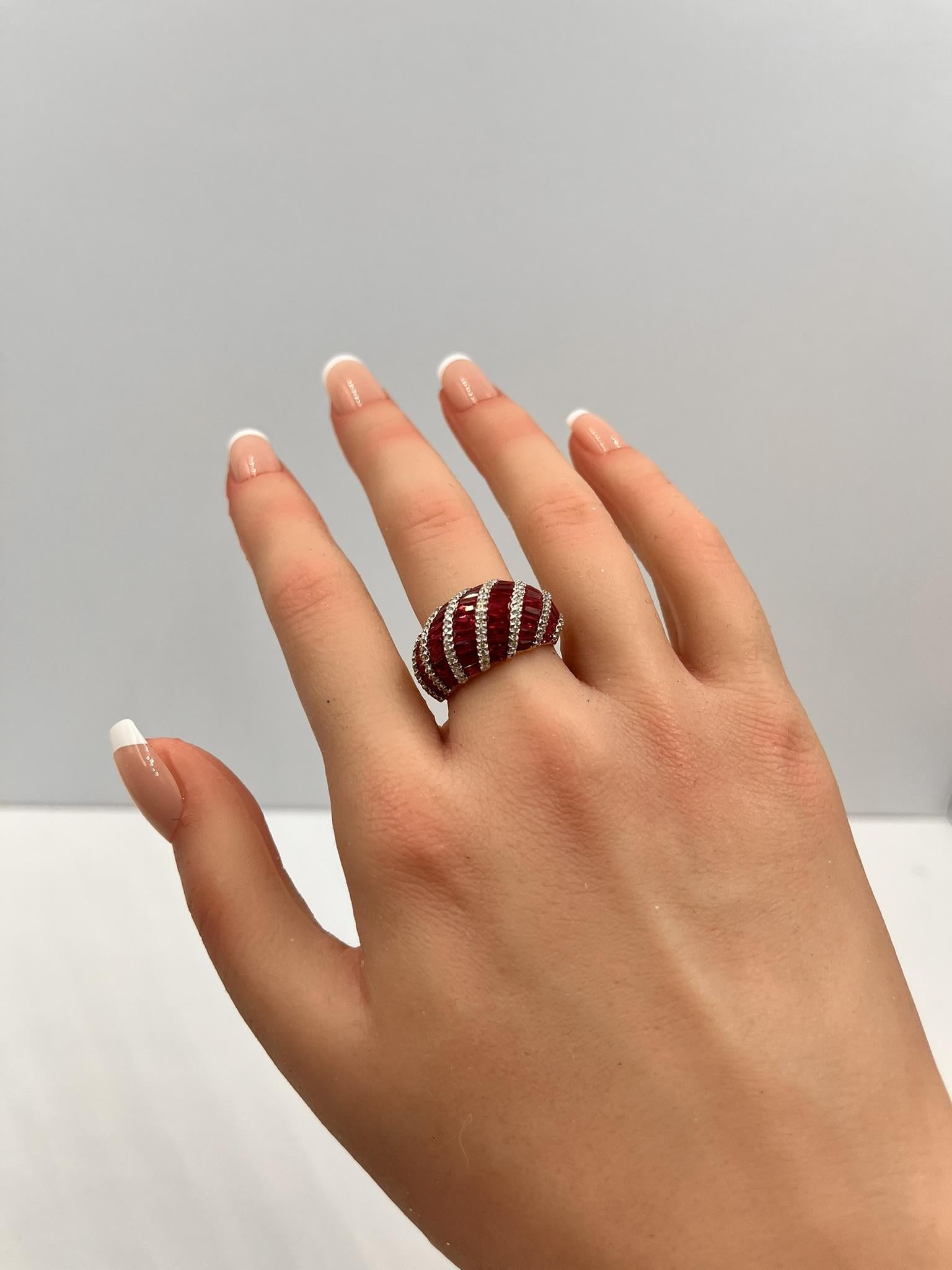 Bague ancienne en or 18K de 5,63 carats de rubis et de diamants en vente 6